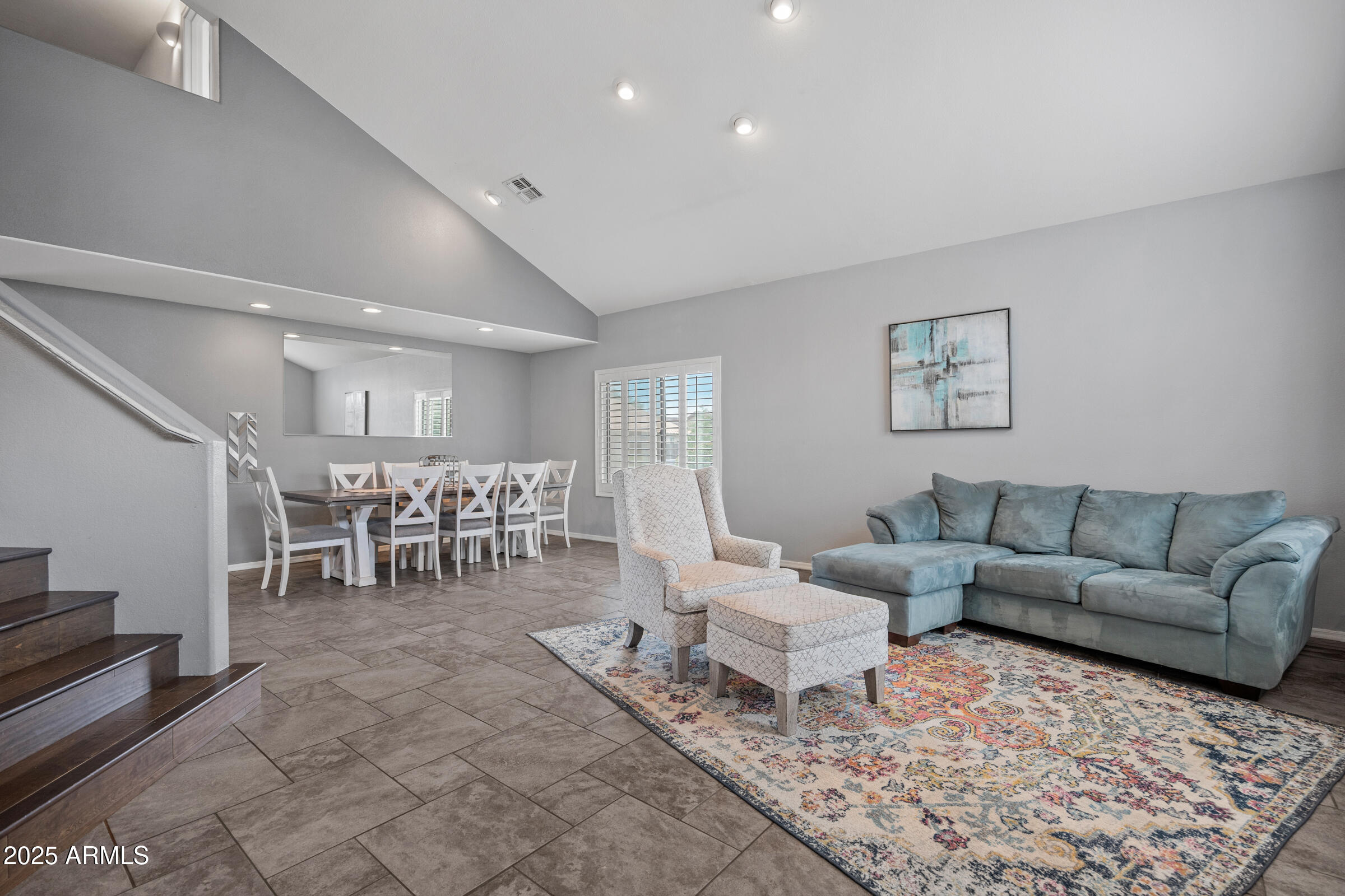 2027 E PARKSIDE Lane