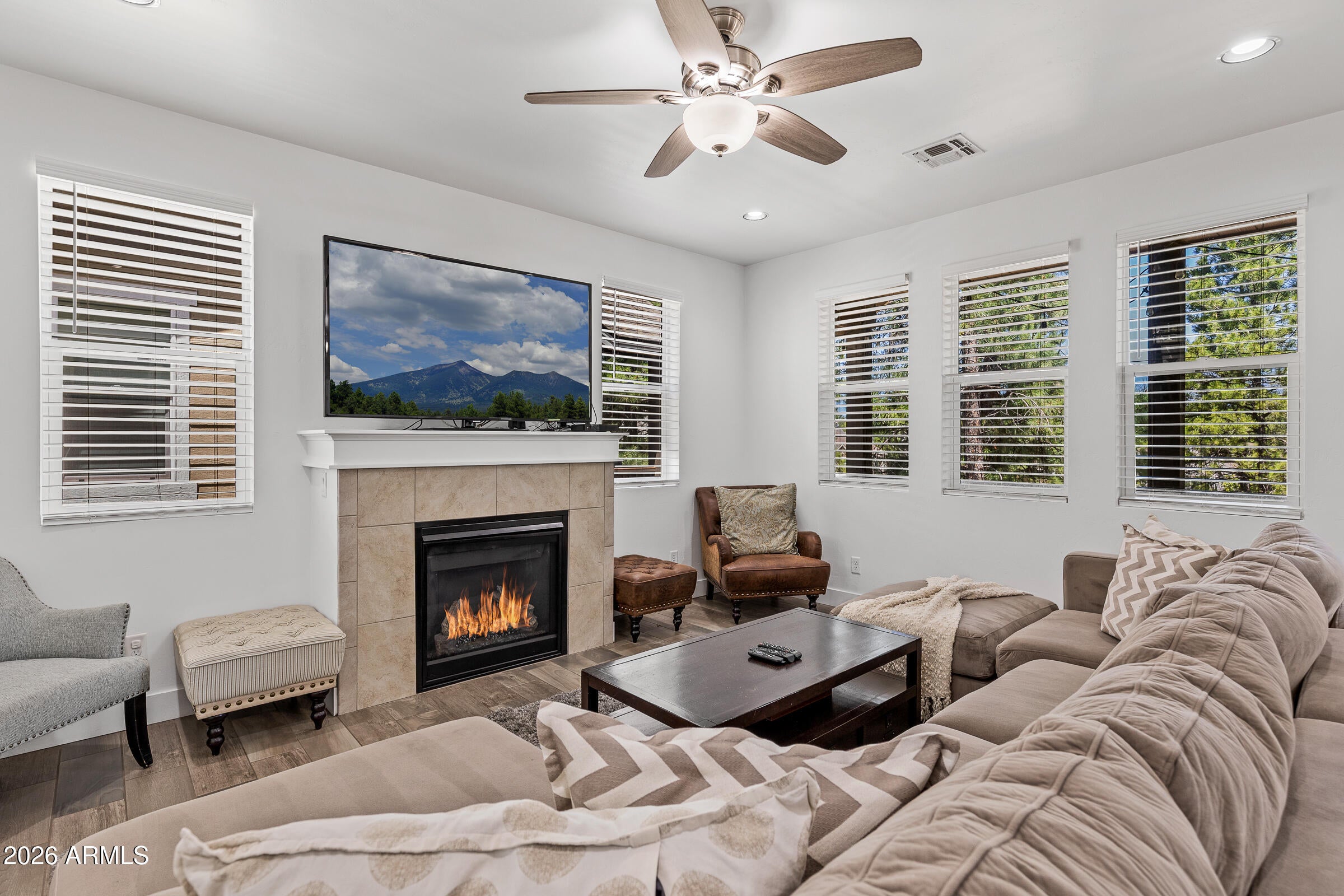 3304 S Hannah Lane