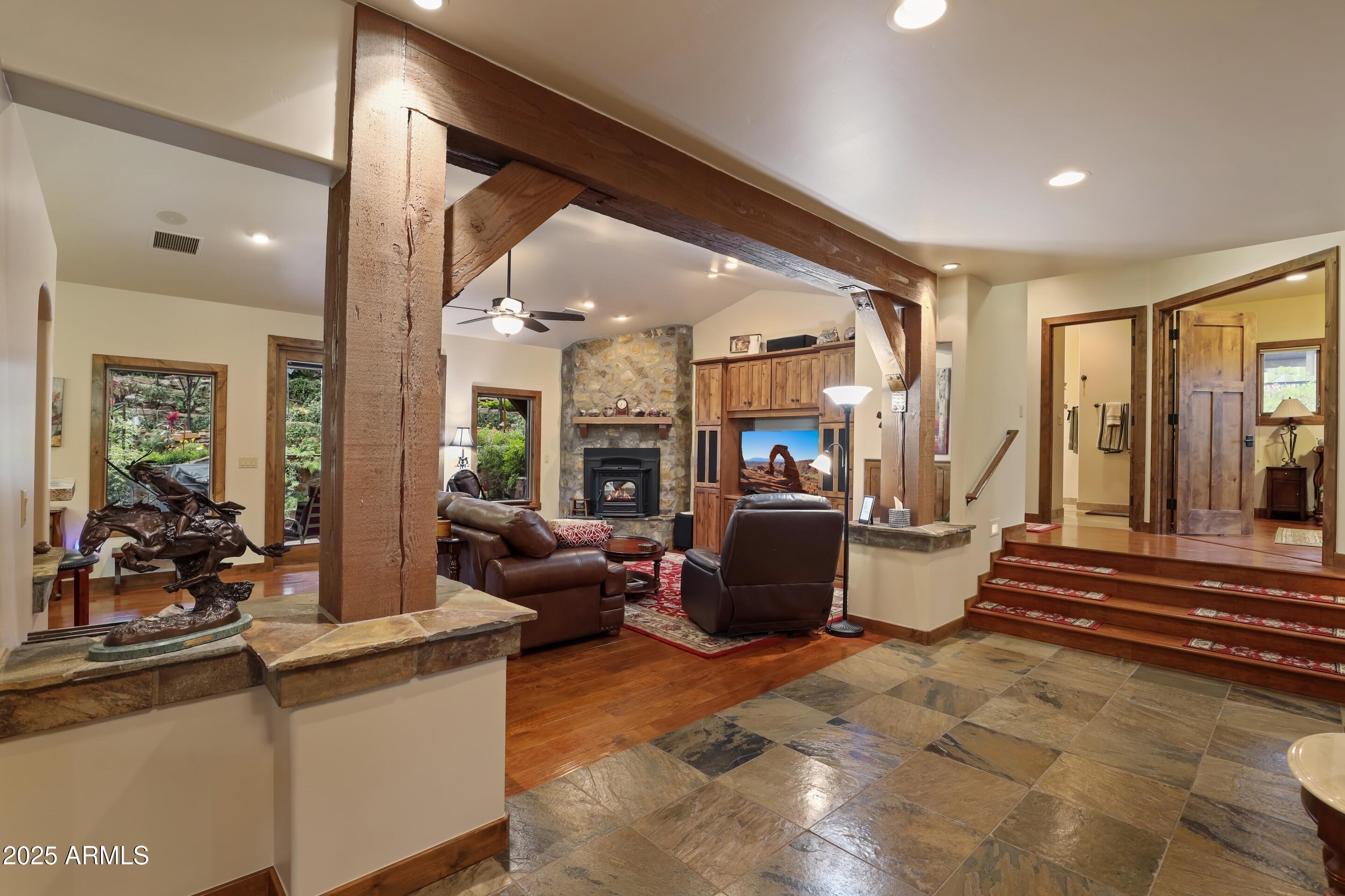 2307 E GRAPEVINE Drive