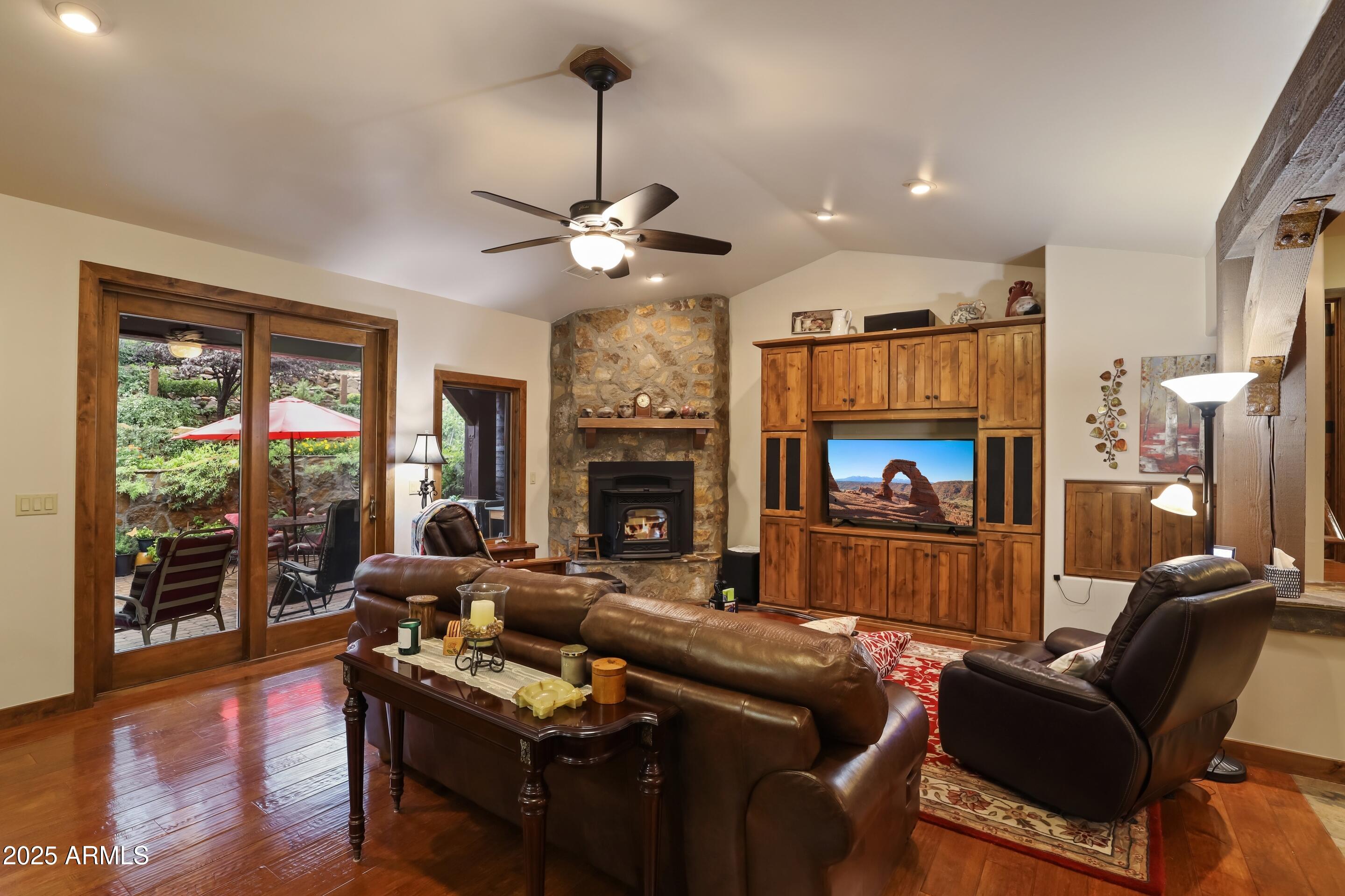 2307 E GRAPEVINE Drive