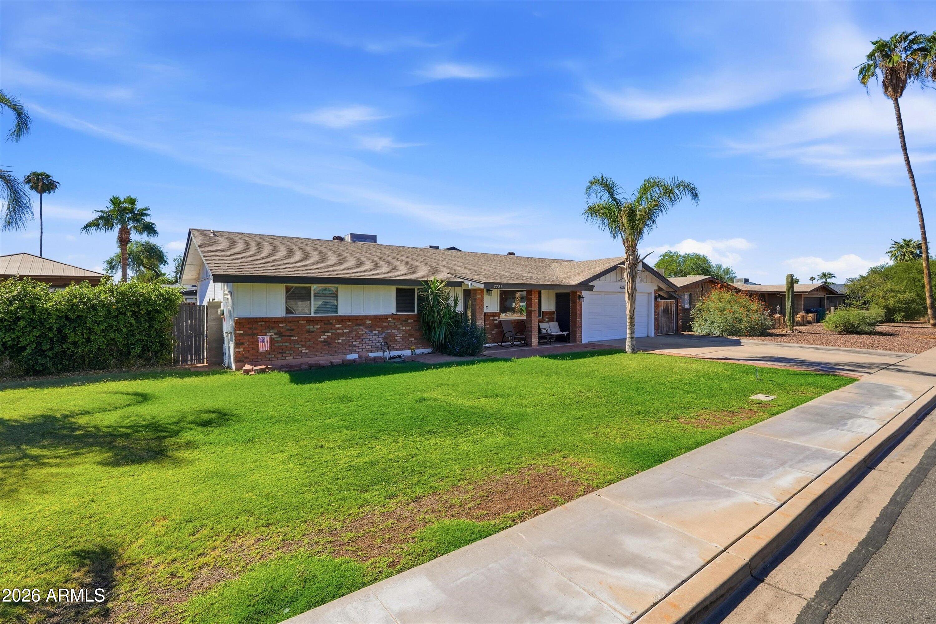2225 E FAIRFIELD Street