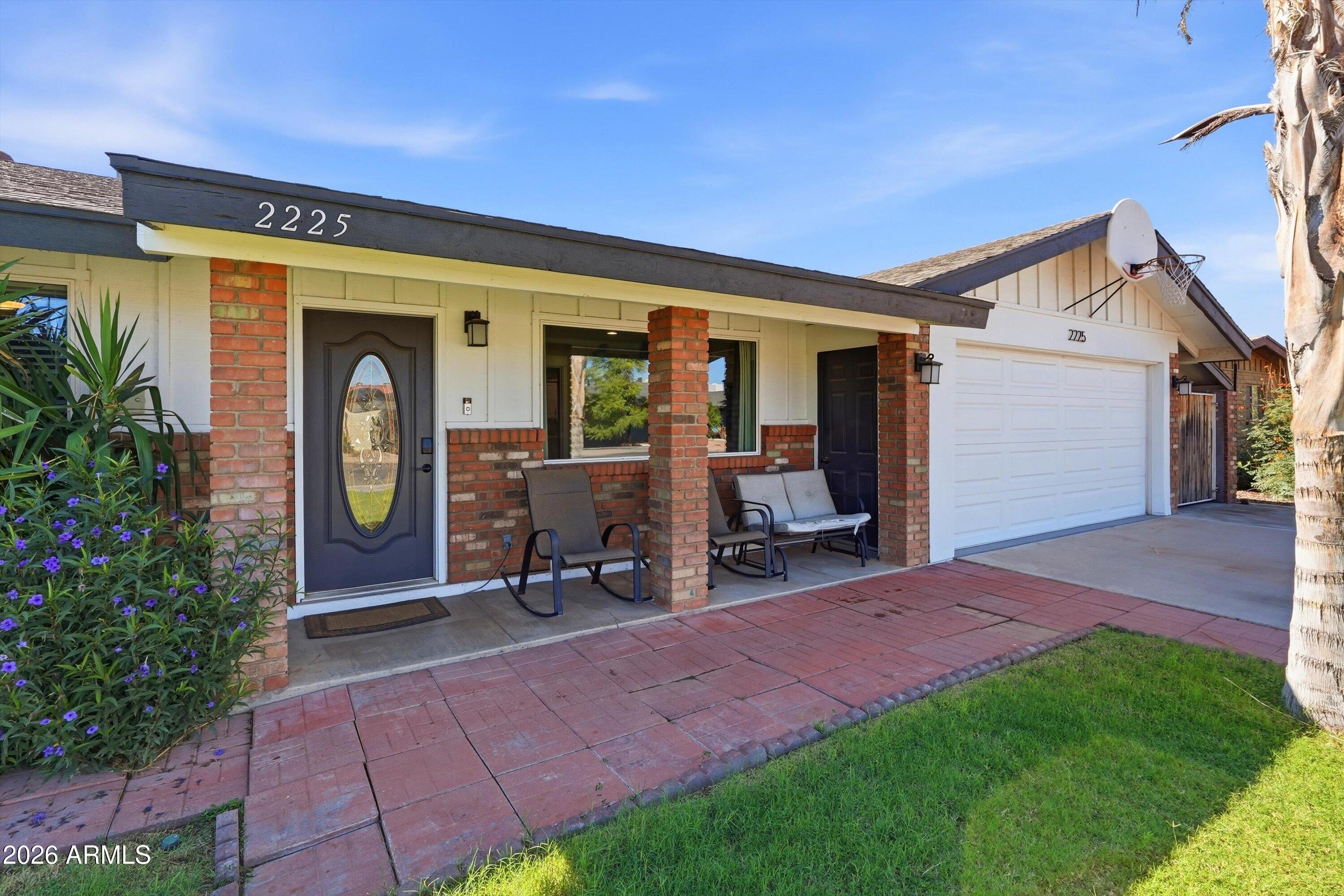 2225 E FAIRFIELD Street