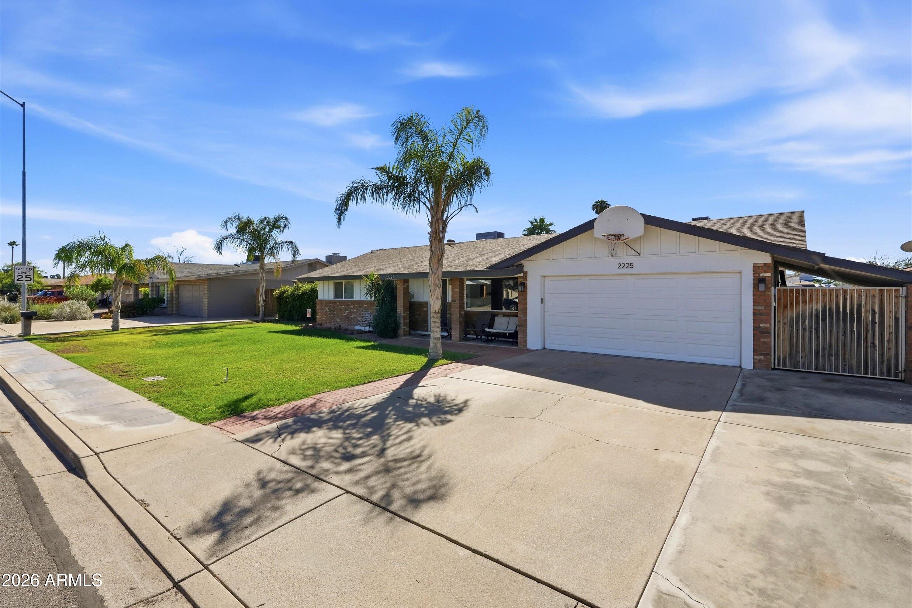 2225 E FAIRFIELD Street