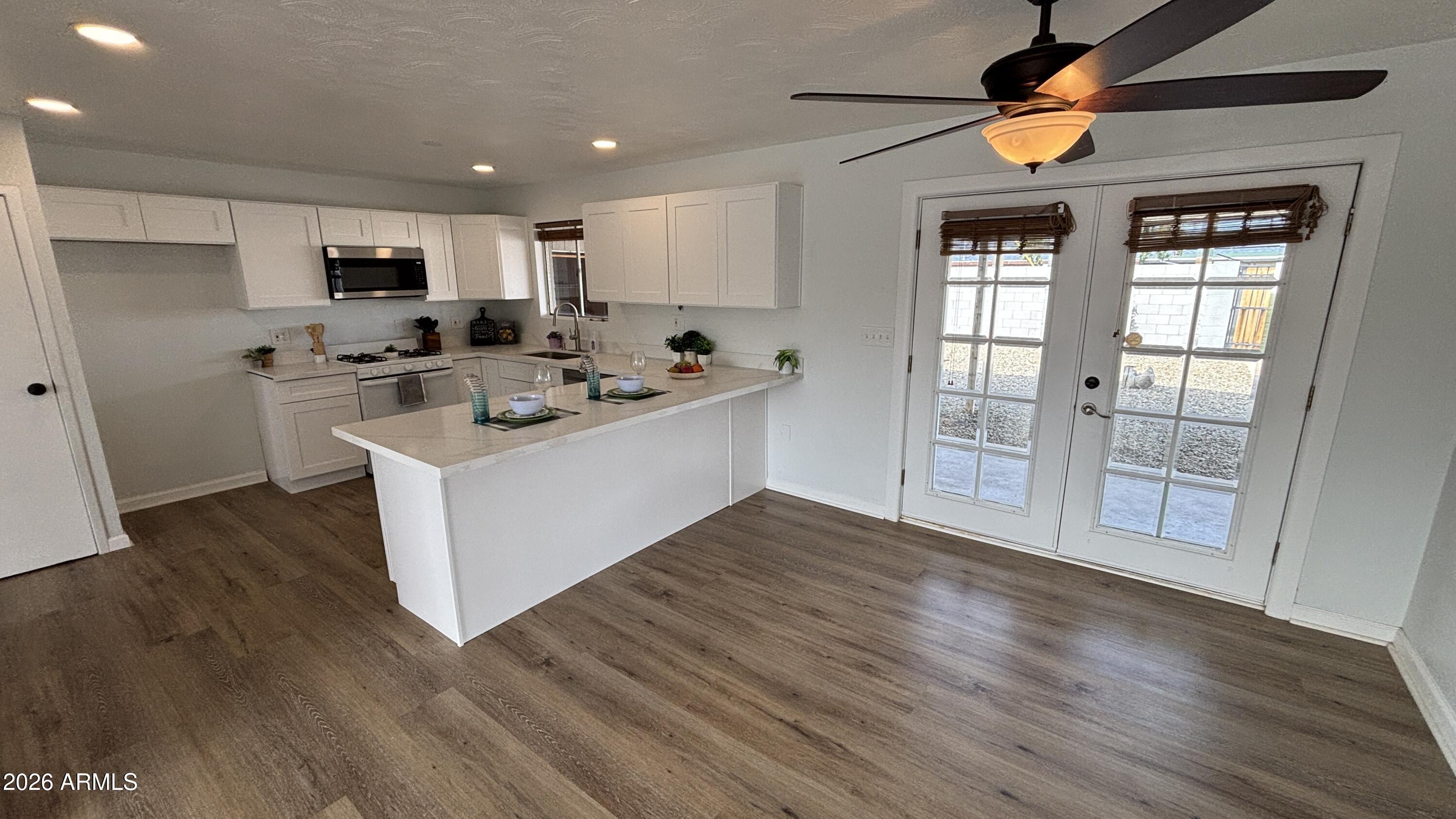 1000 W ELNA RAE Street