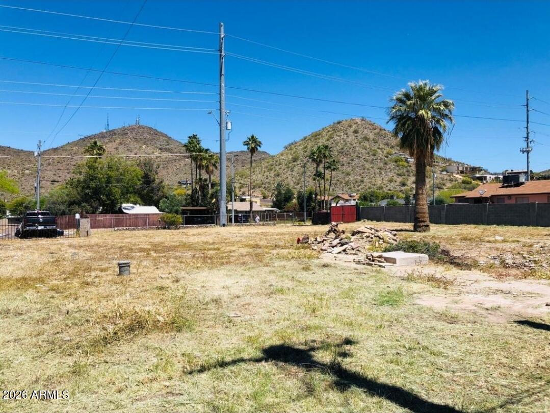 1339 W PEORIA Avenue -