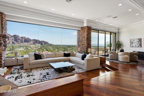 Photo of 6827 N Highlands Drive, Paradise Valley, AZ 85253 (MLS # 6910666)
