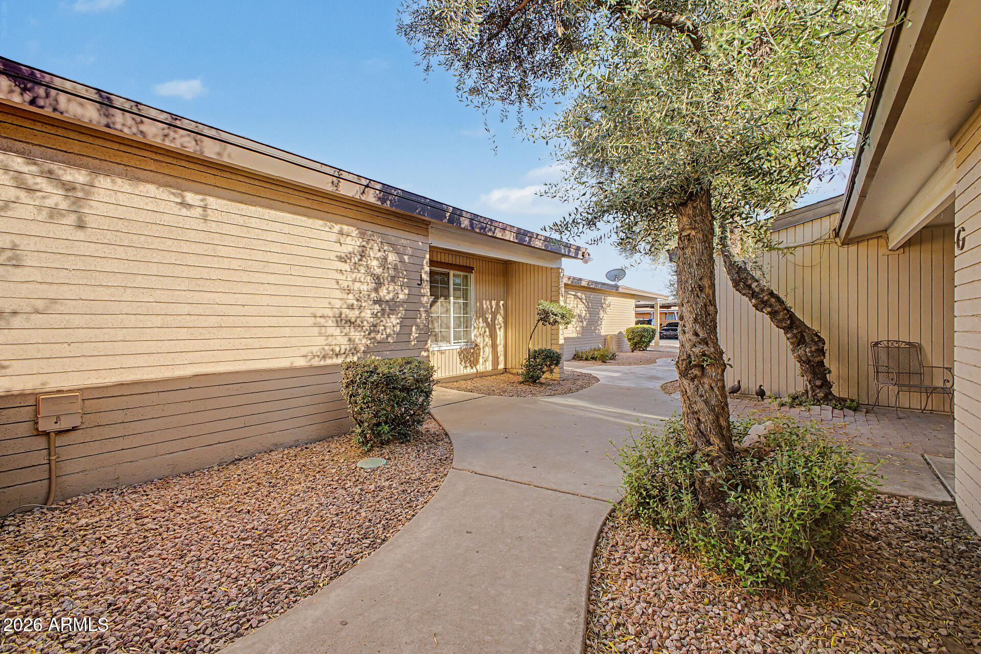 1622 E CAMPBELL Avenue J