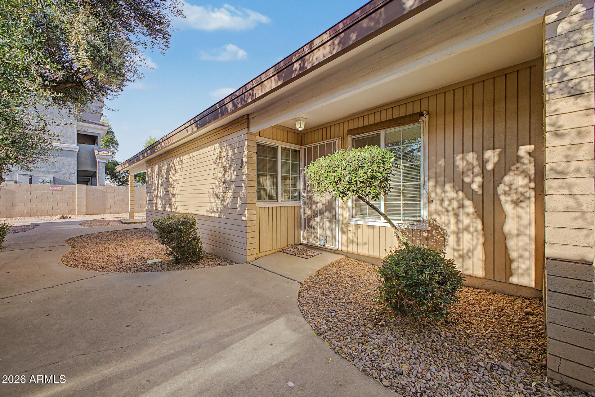 1622 E CAMPBELL Avenue J