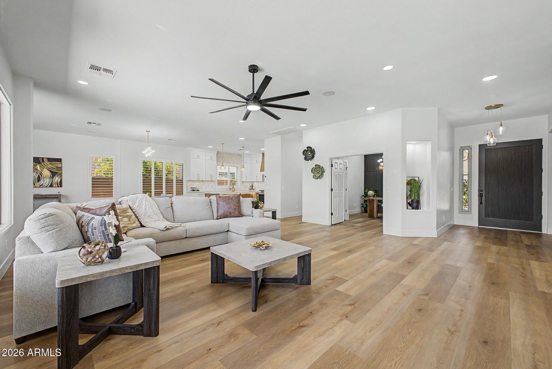 3939 E DUBOIS Avenue