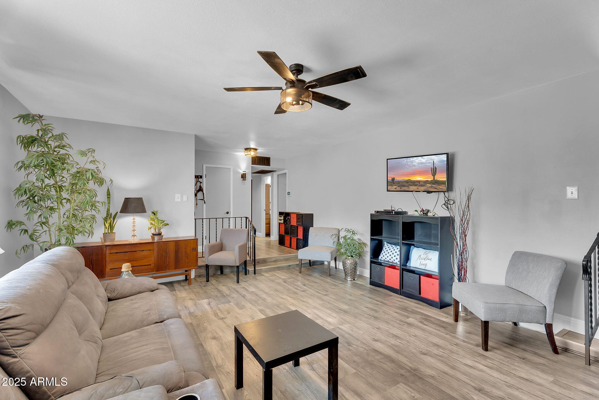 122 E HERMOSA Drive