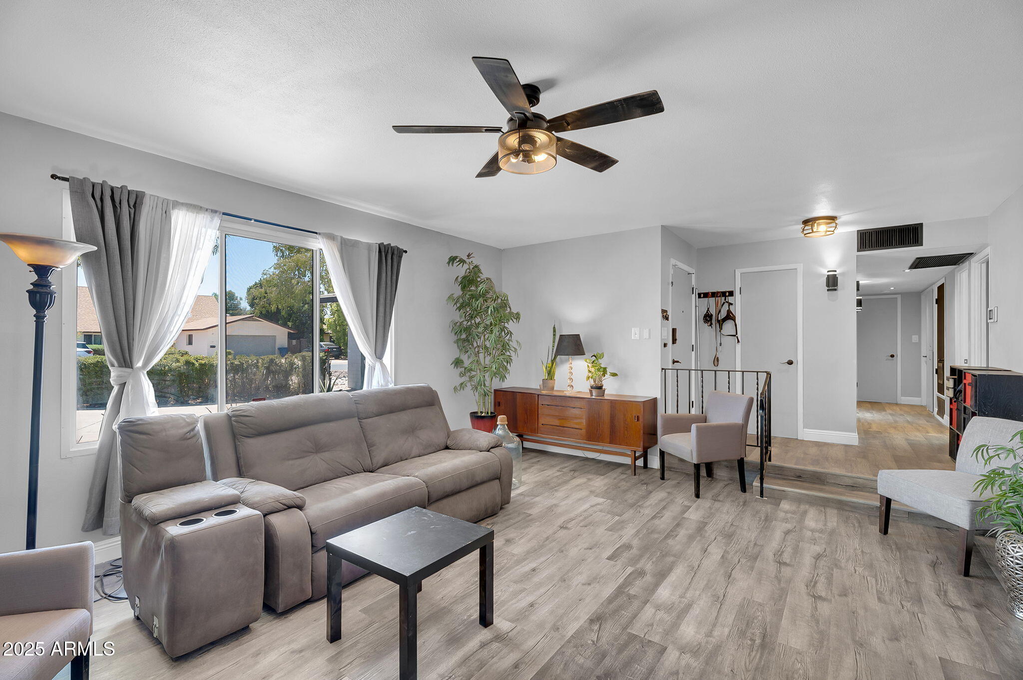 122 E HERMOSA Drive