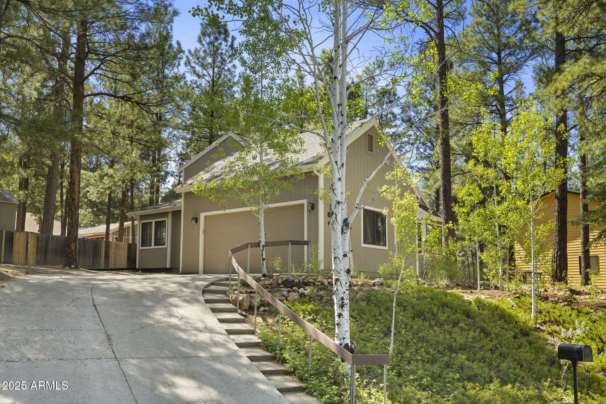 611 E KRISTI Lane