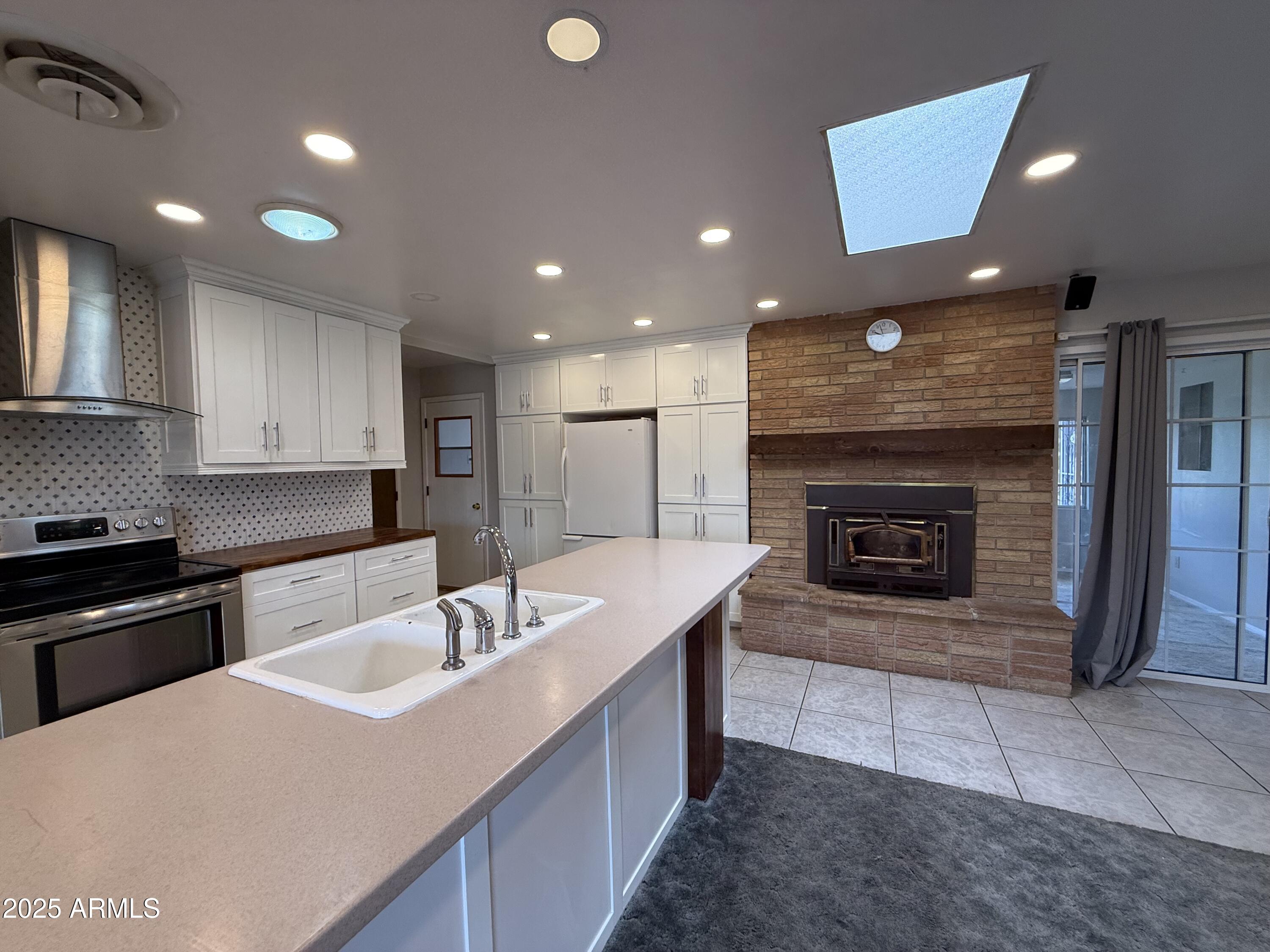 KINGS MANOR - Residential