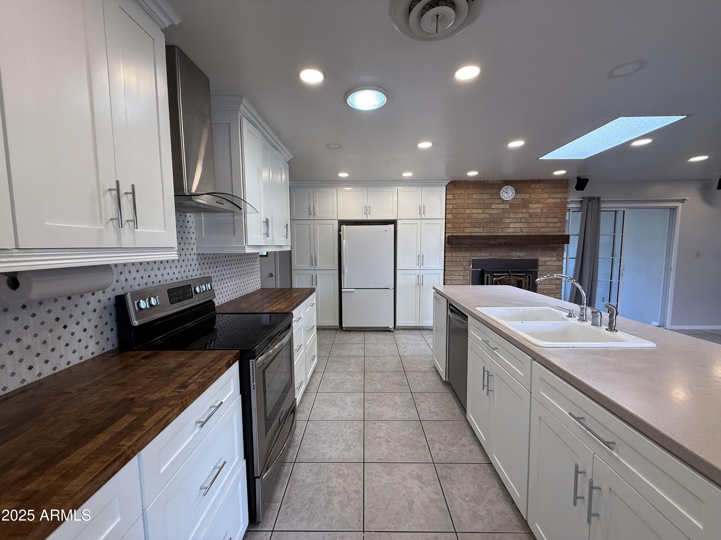KINGS MANOR - Residential