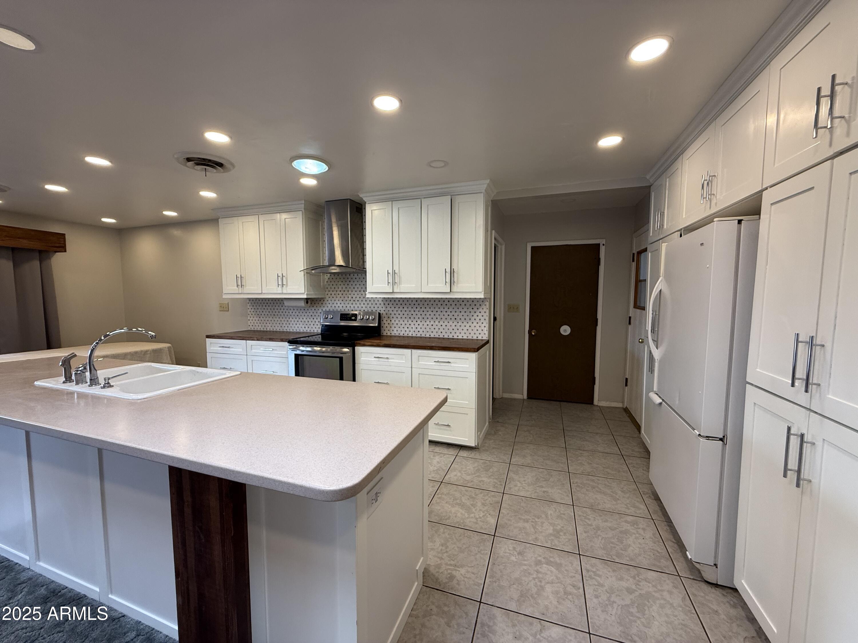KINGS MANOR - Residential