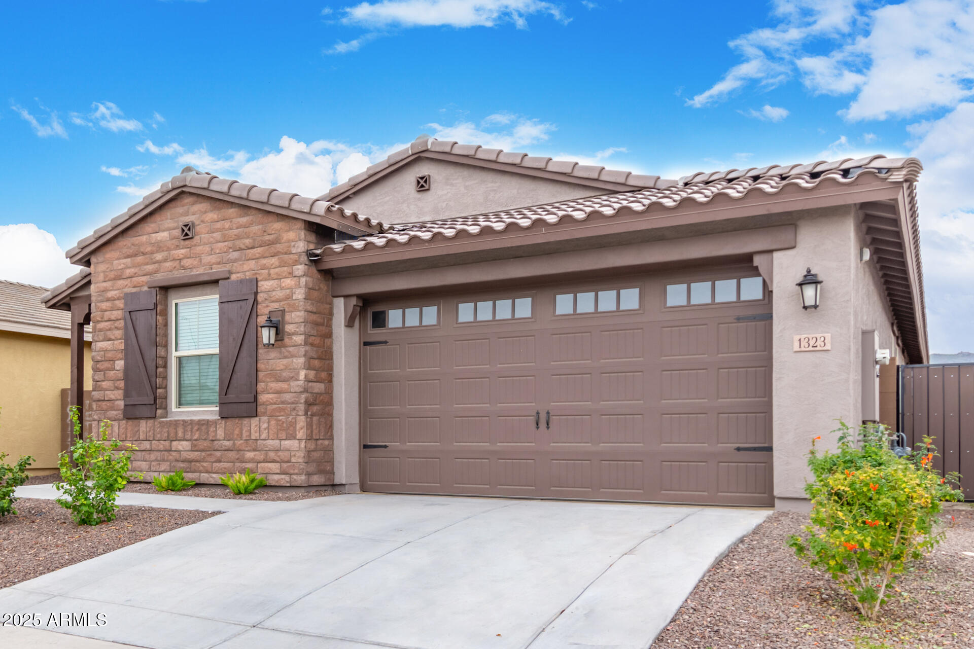 1323 E MALDONADO Drive