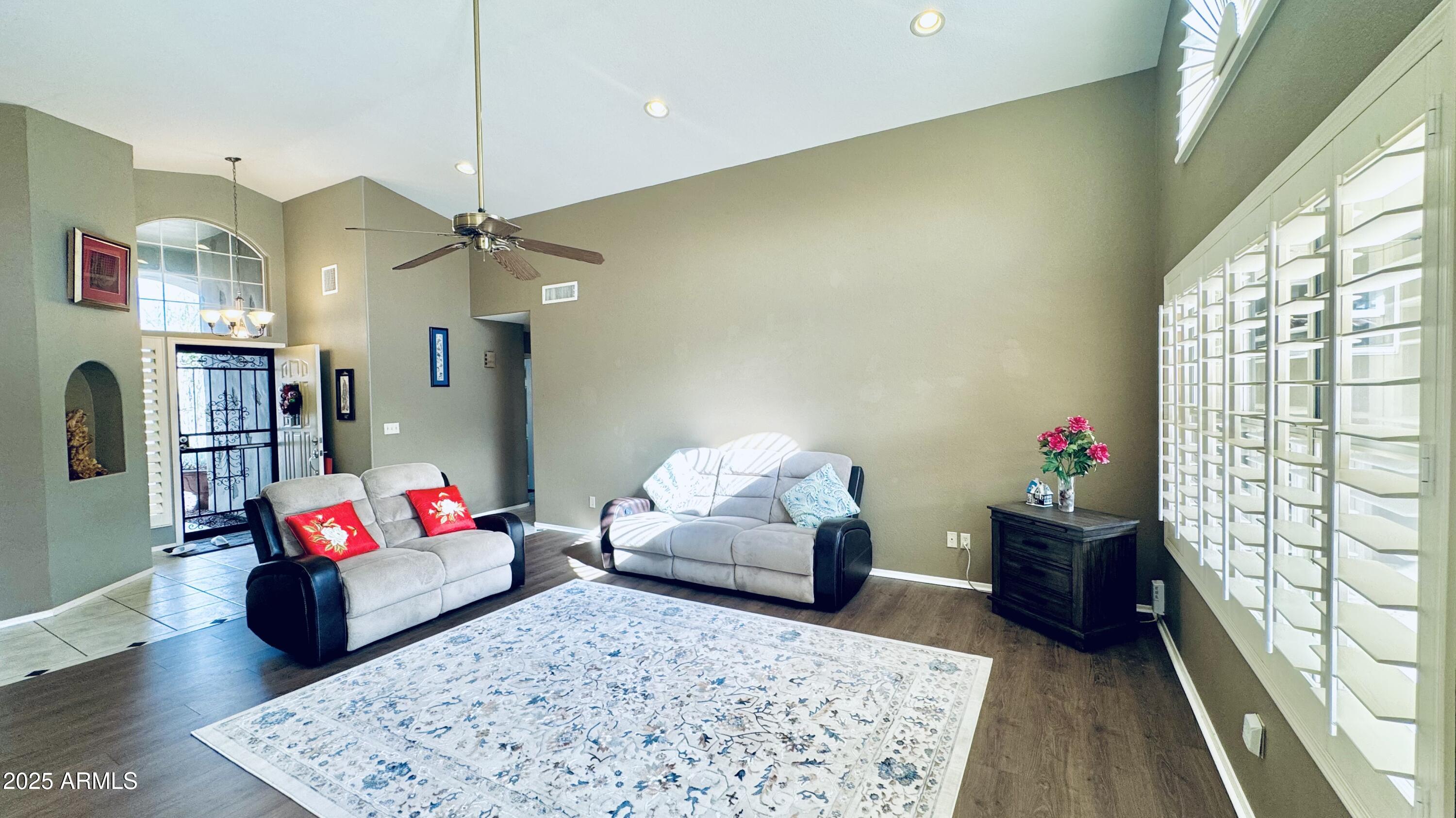 4529 E ROCK WREN Road