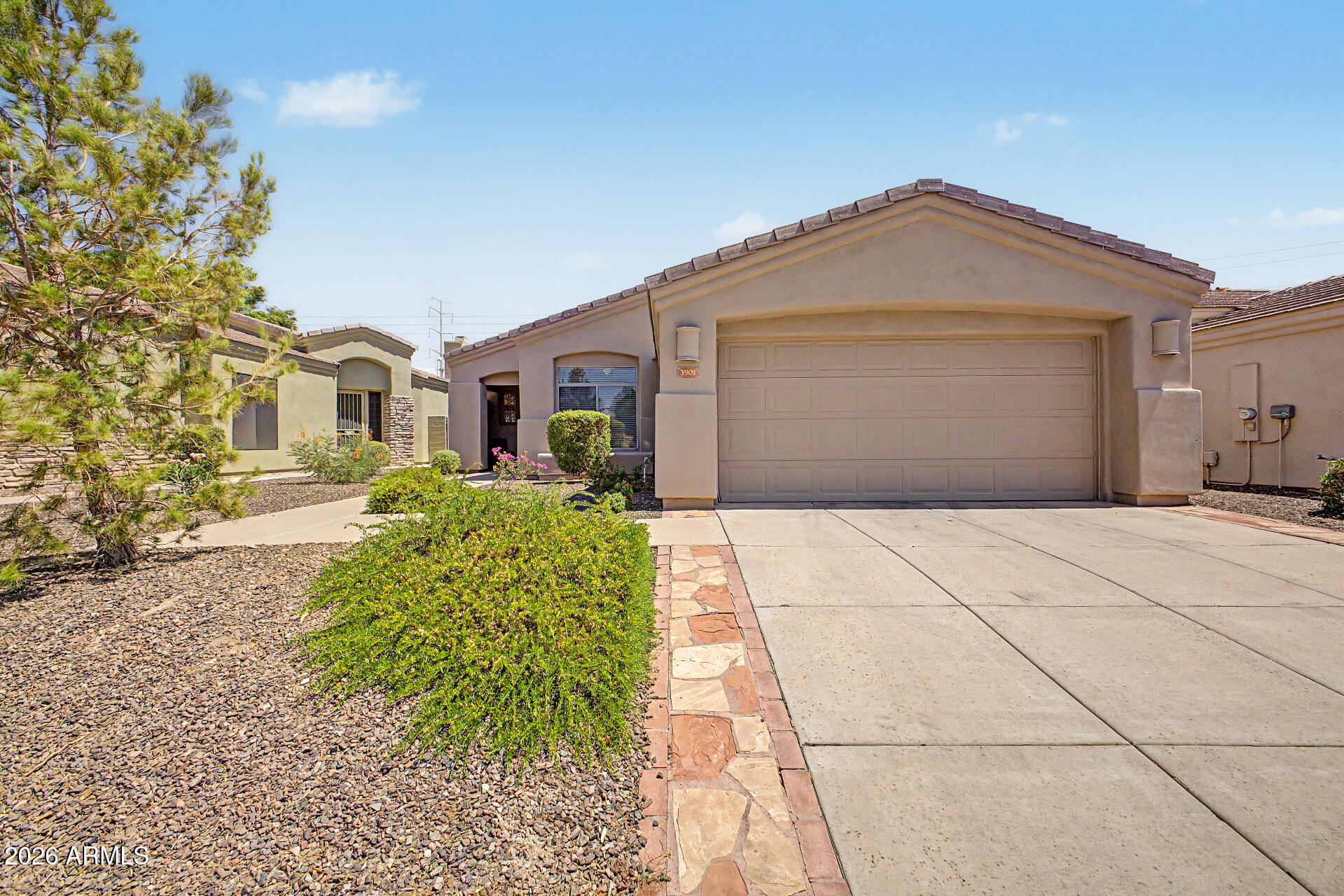 3901 E CARTER Drive