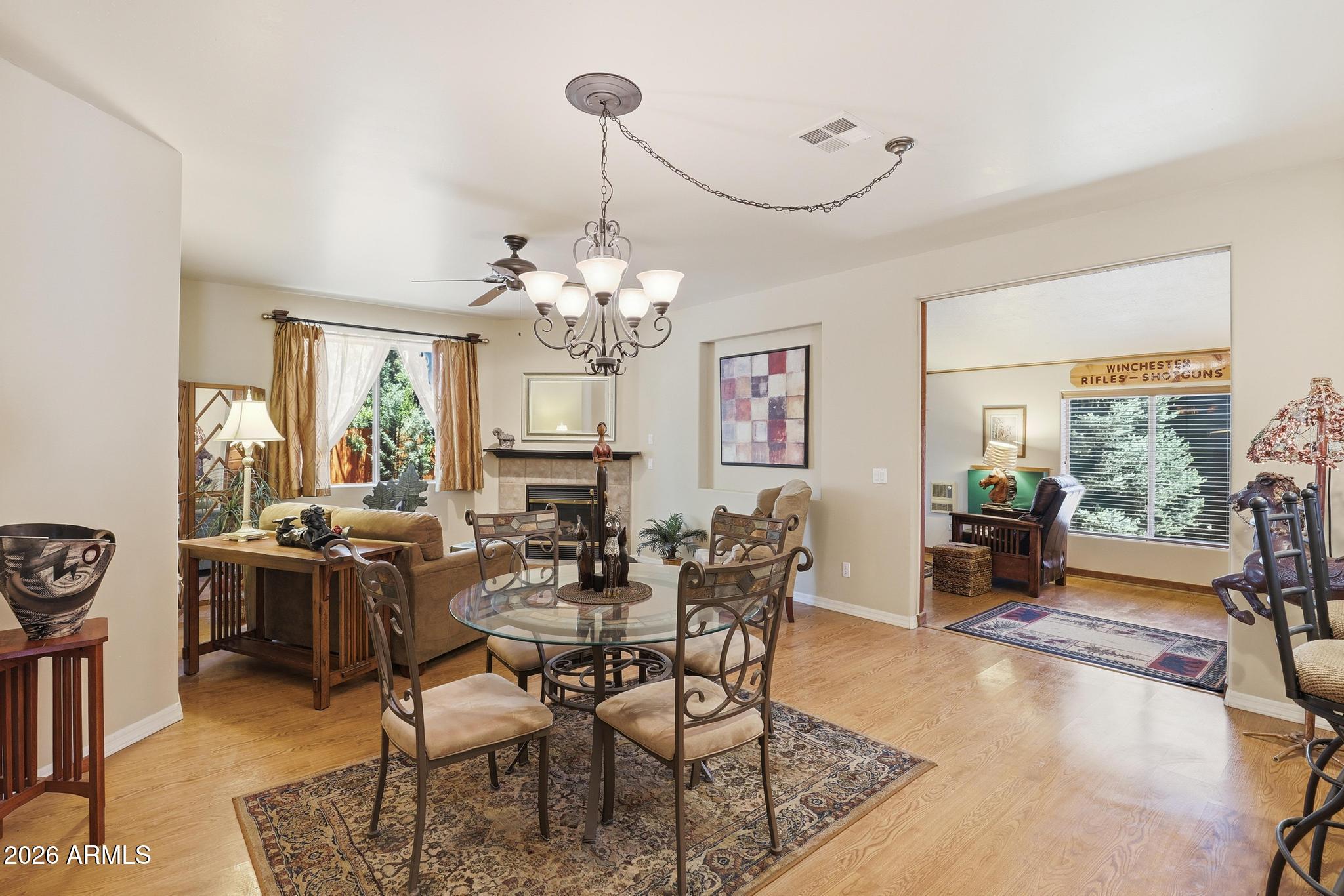 302 W CODY Circle