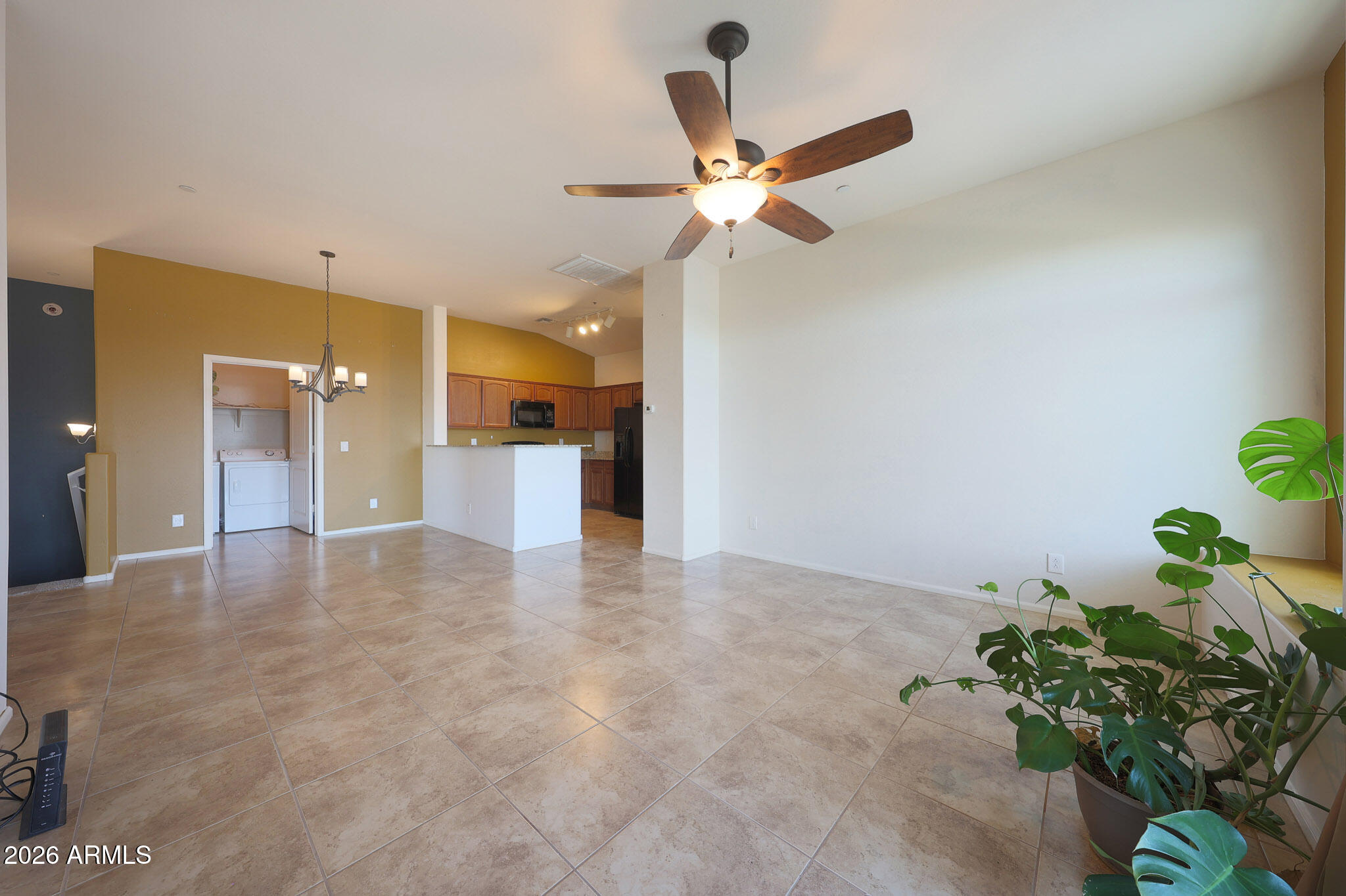 2725 E MINE CREEK Road 2194