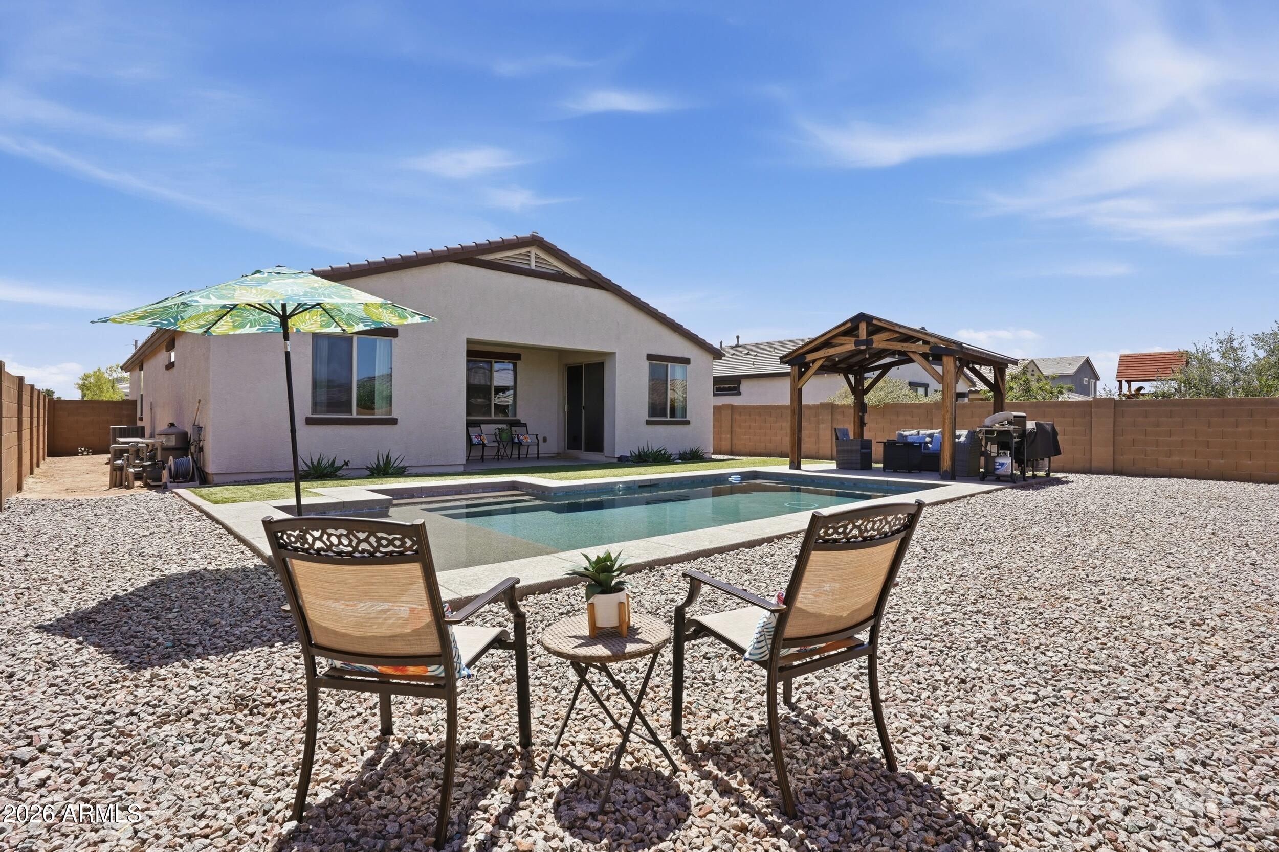 628 W WHITE SANDS Drive