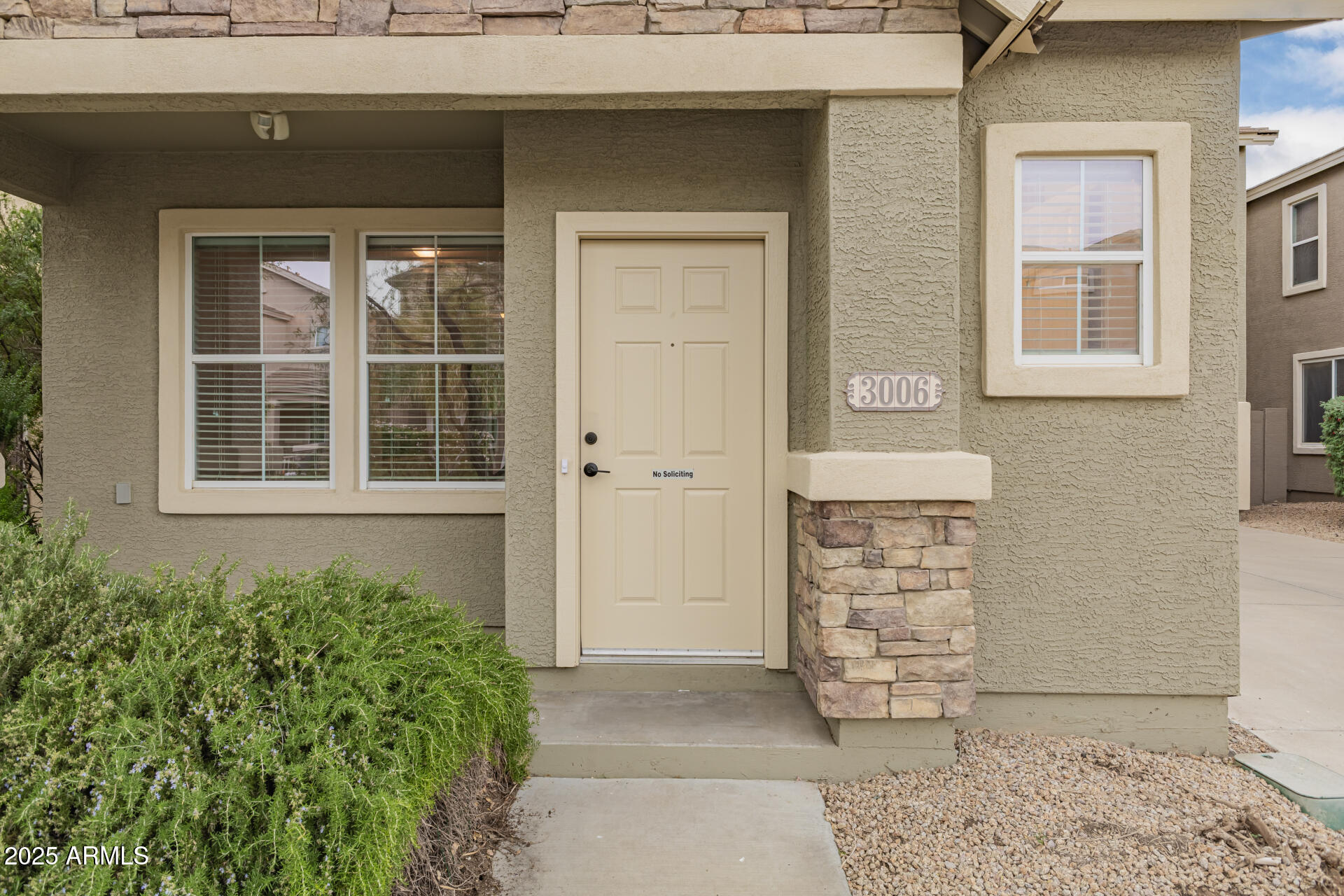 3006 W FERRUCCIO Place