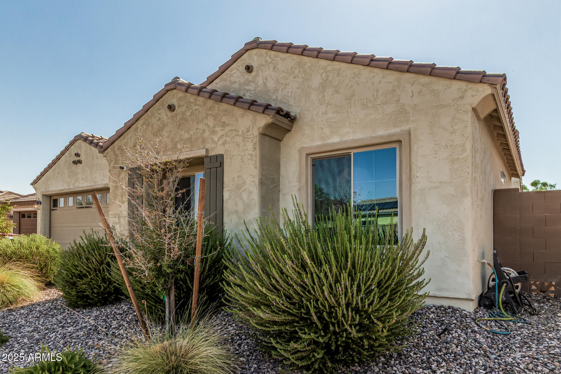2348 N CRESTWOOD Drive