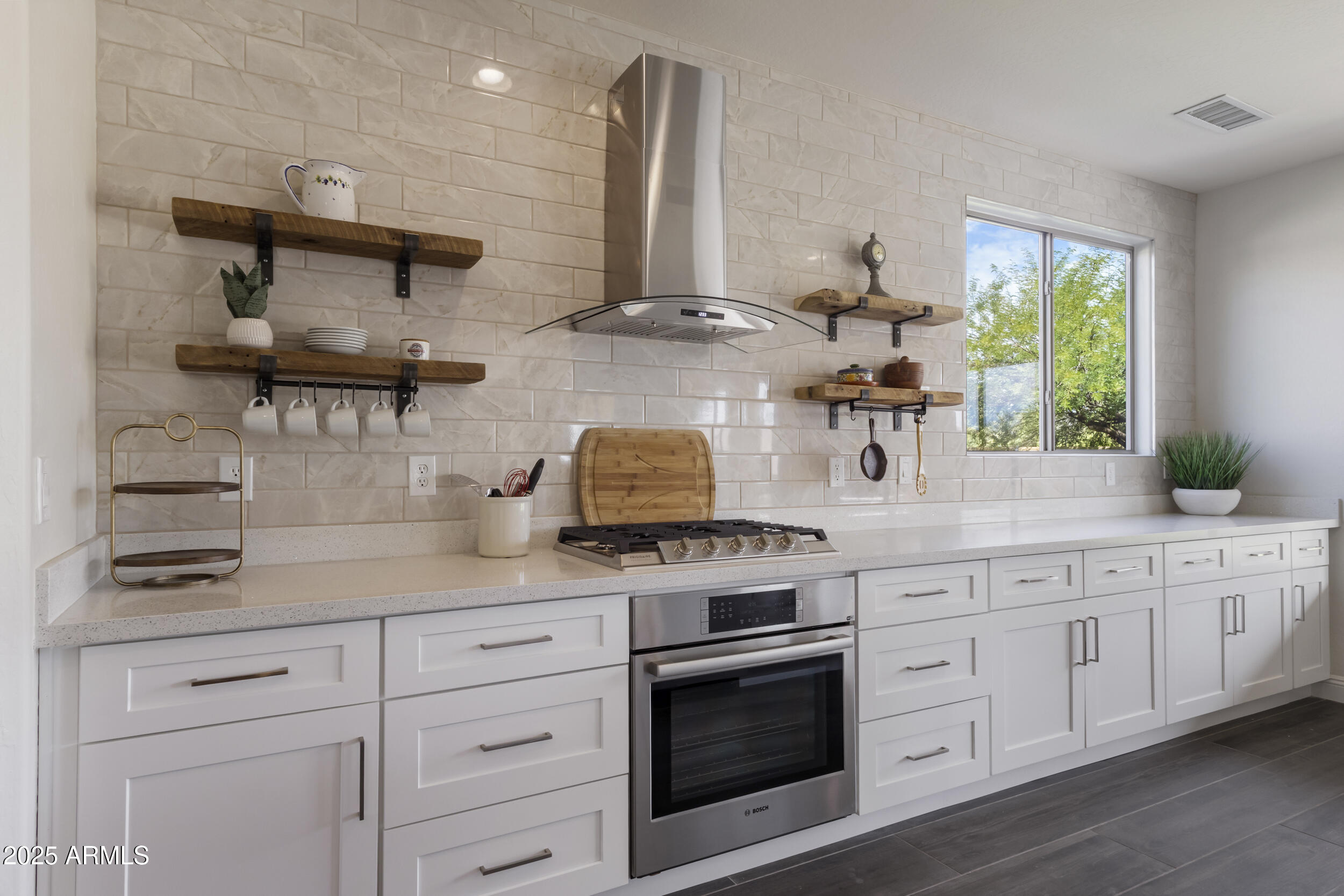 12538 W CHUCKS Avenue