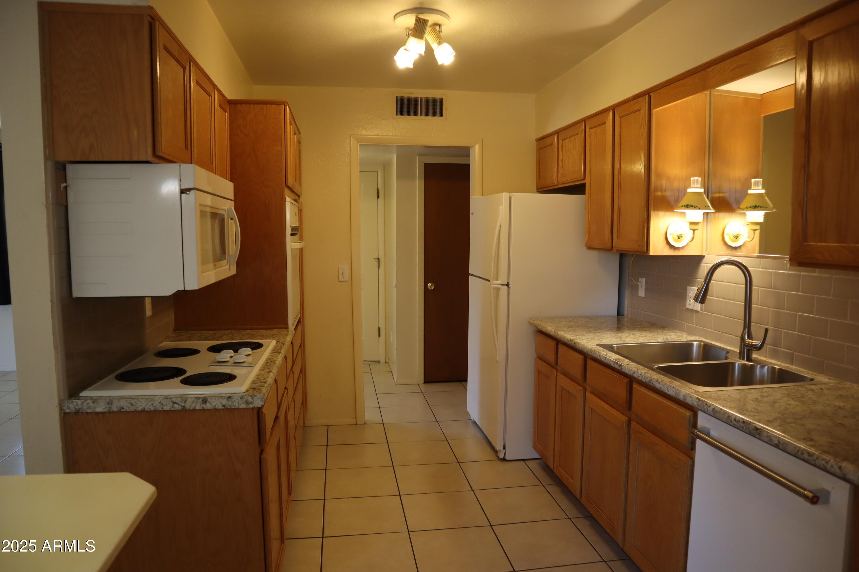 11815 N HILLCREST Drive