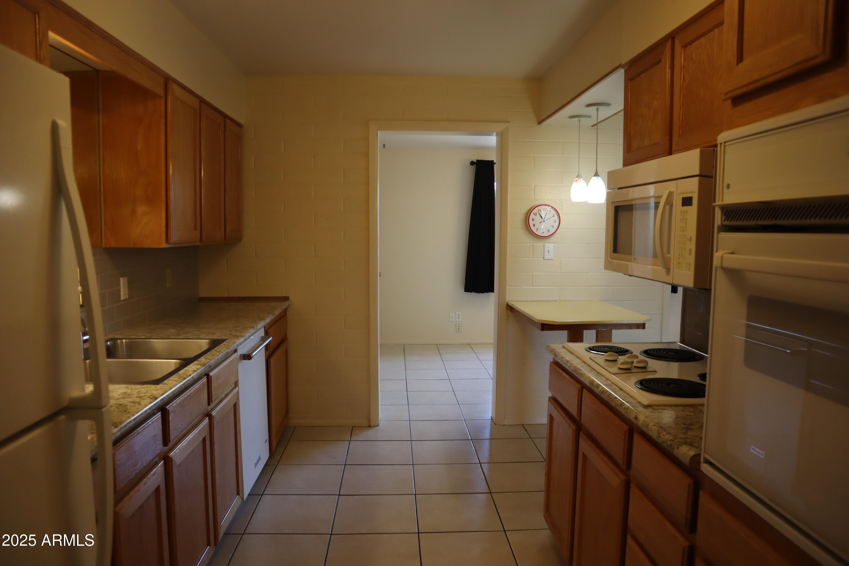 11815 N HILLCREST Drive