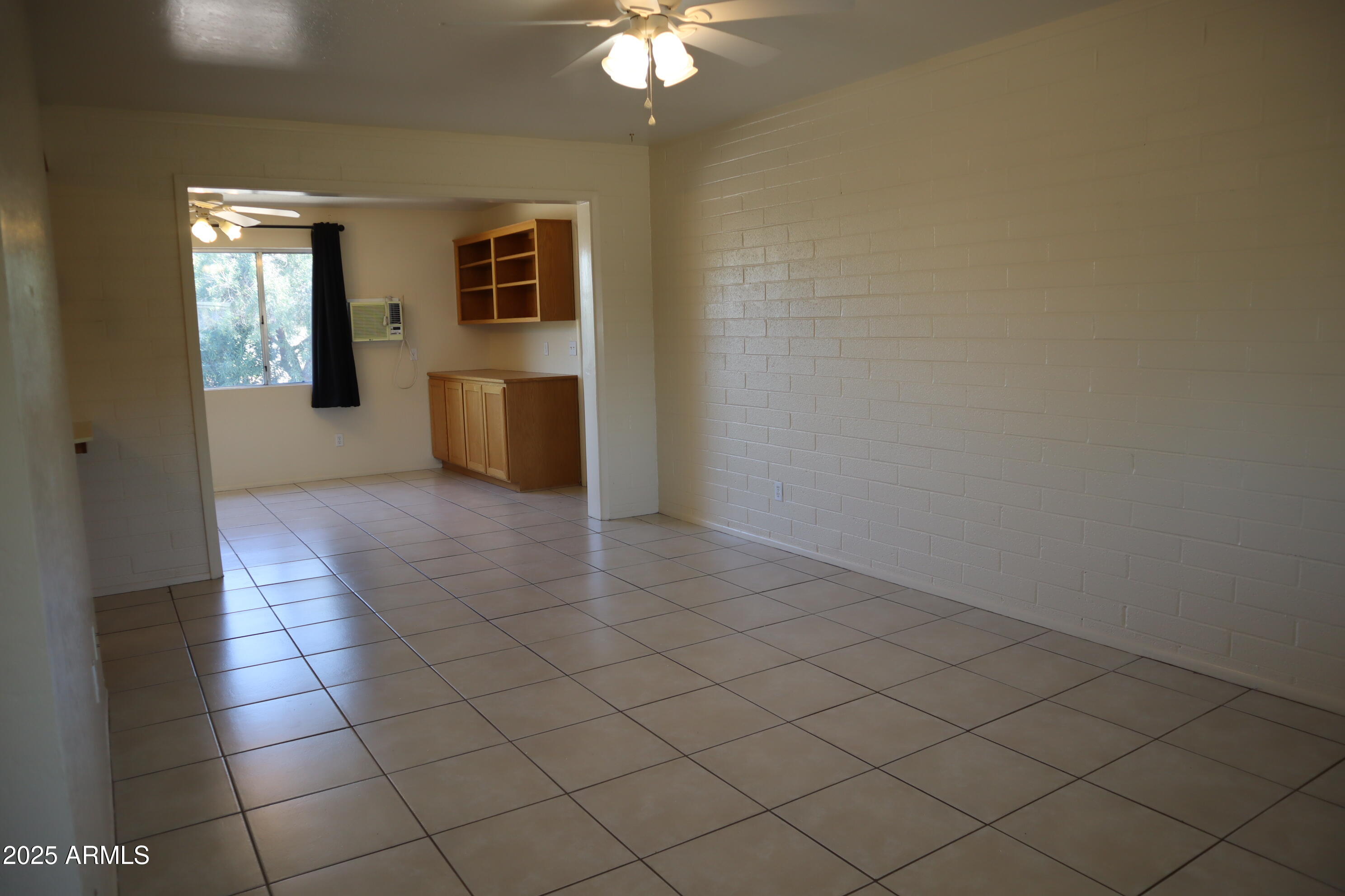 11815 N HILLCREST Drive