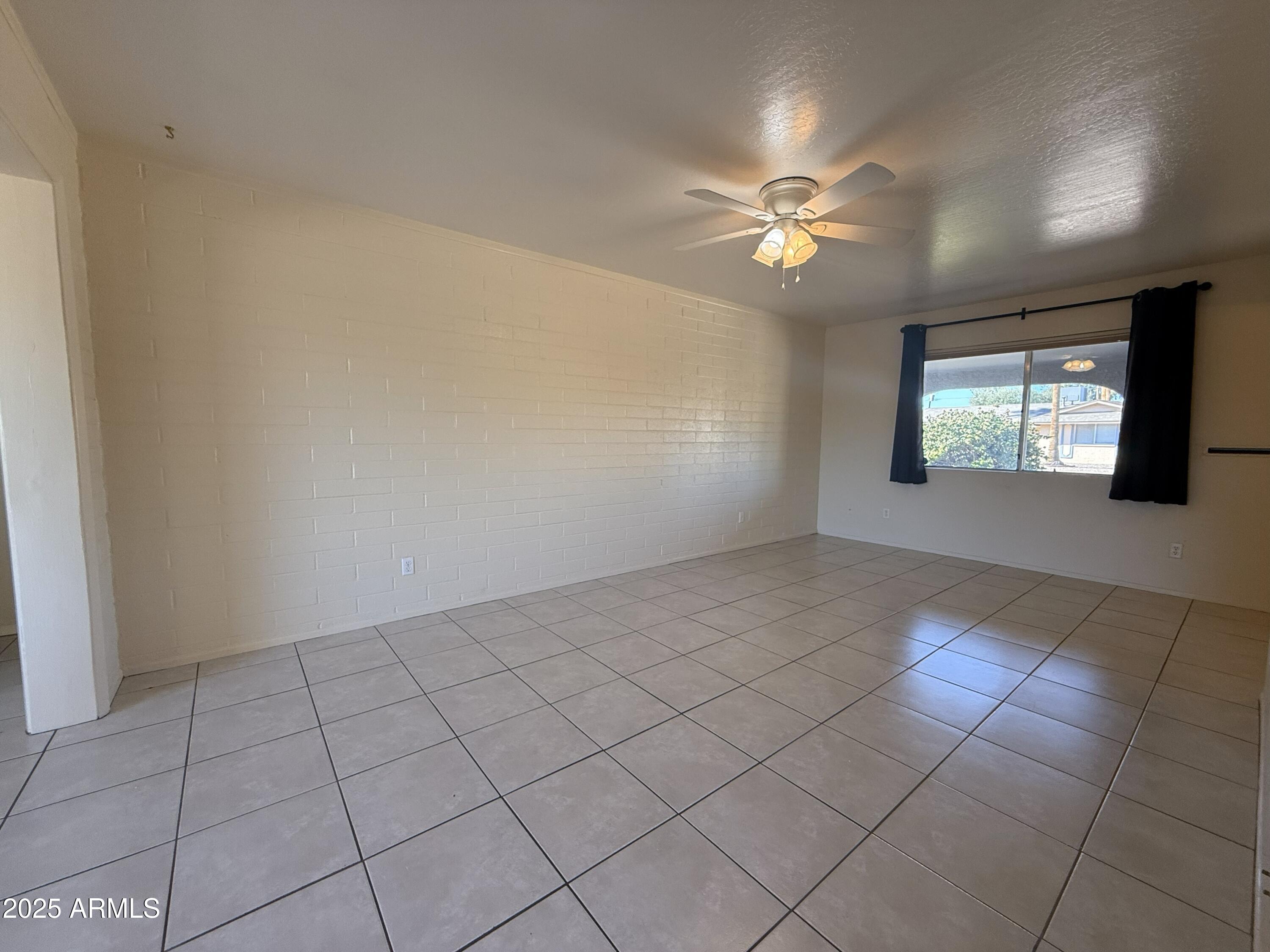 11815 N HILLCREST Drive