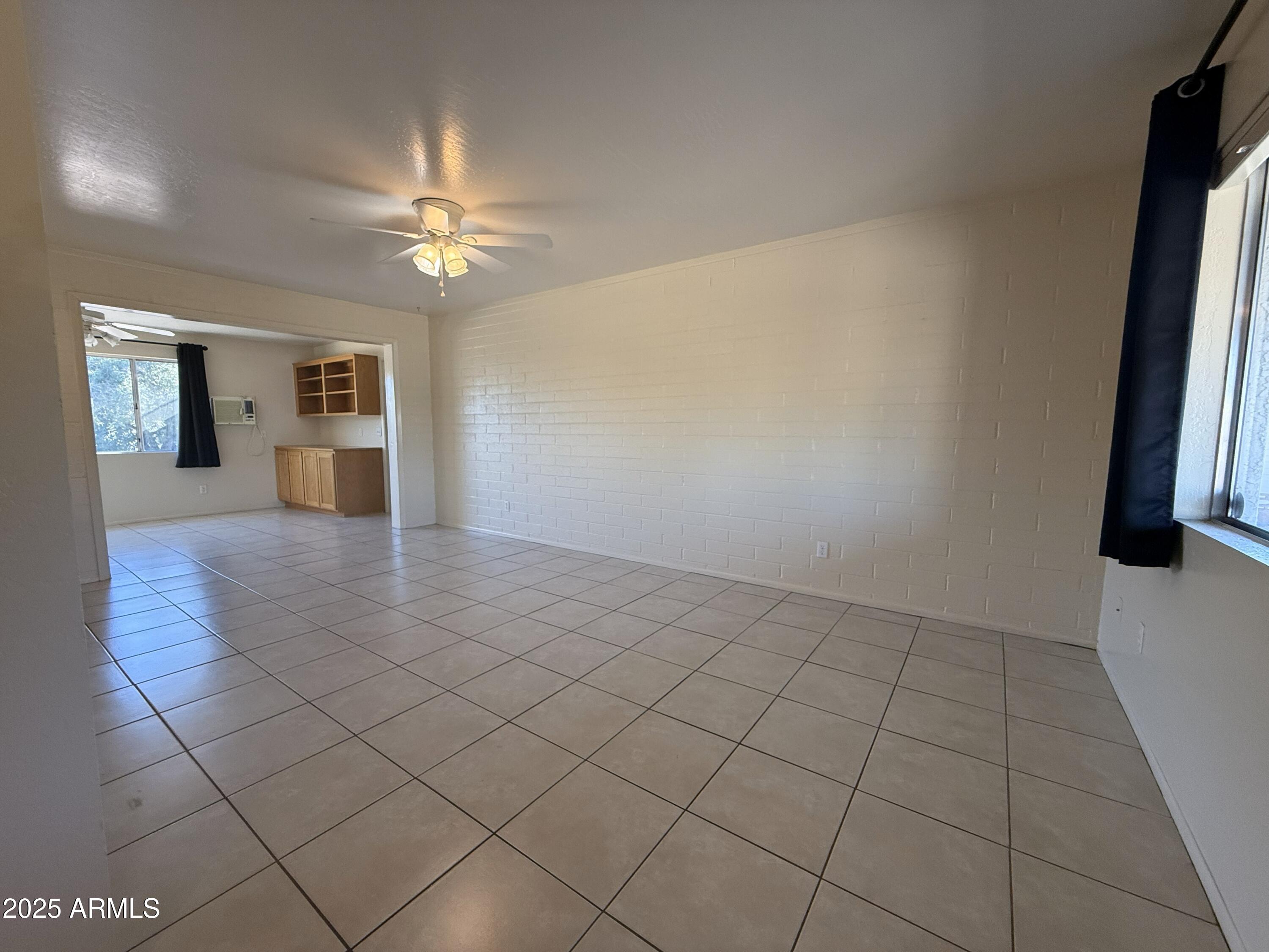 11815 N HILLCREST Drive