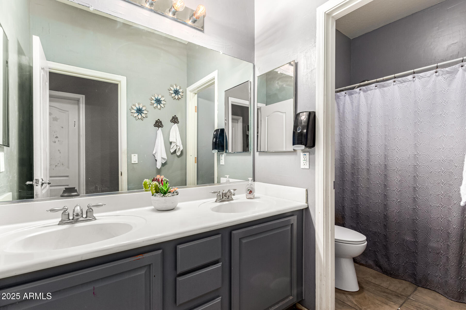 7037 W SOPHIE Lane