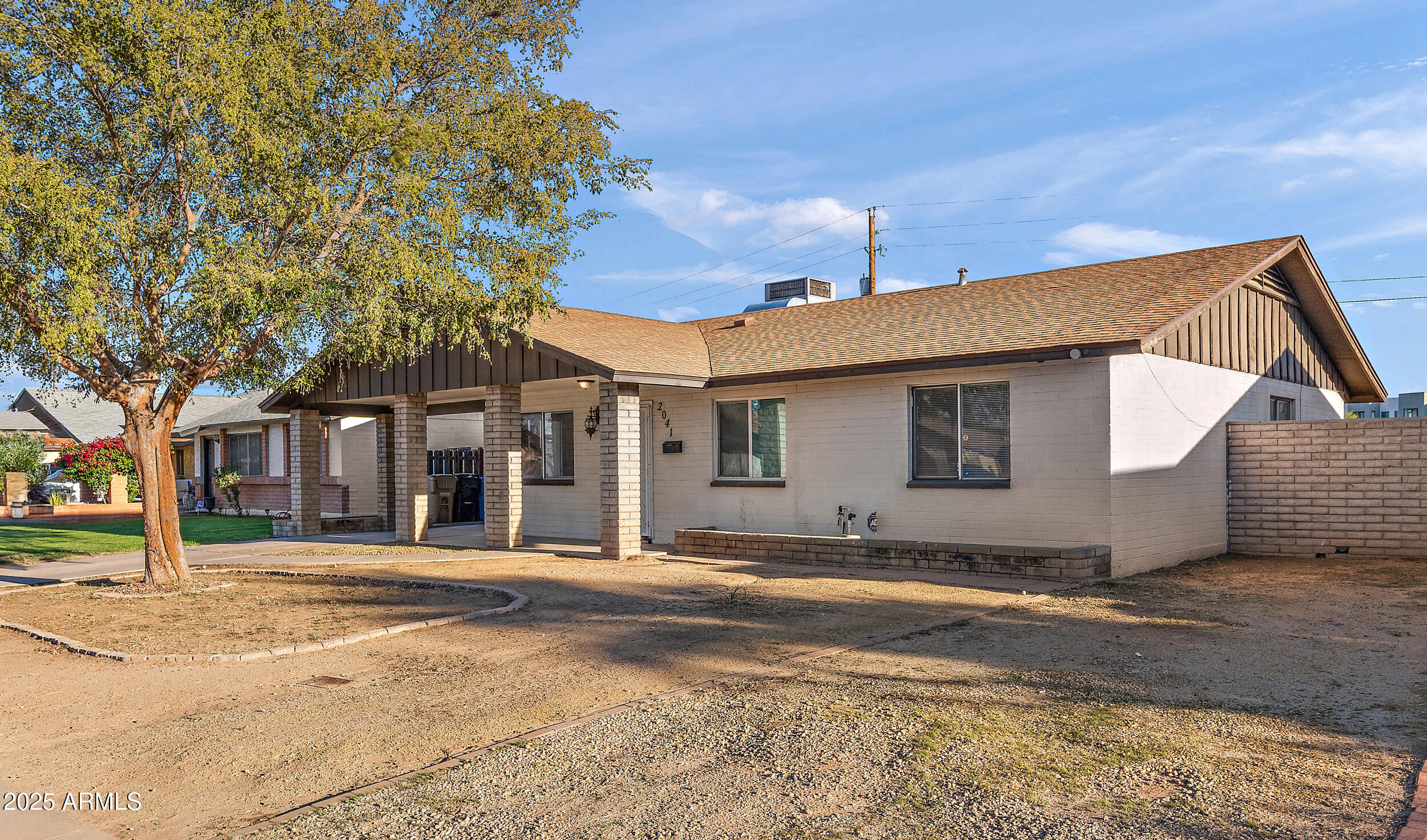 2041 W HIDALGO Avenue