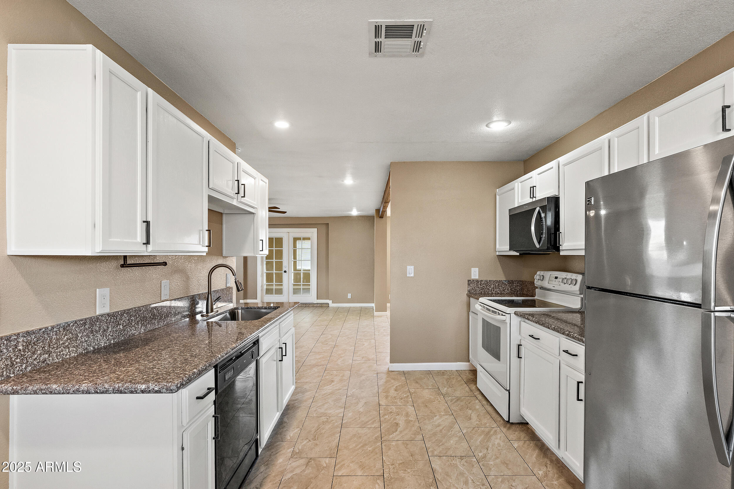 2041 W HIDALGO Avenue