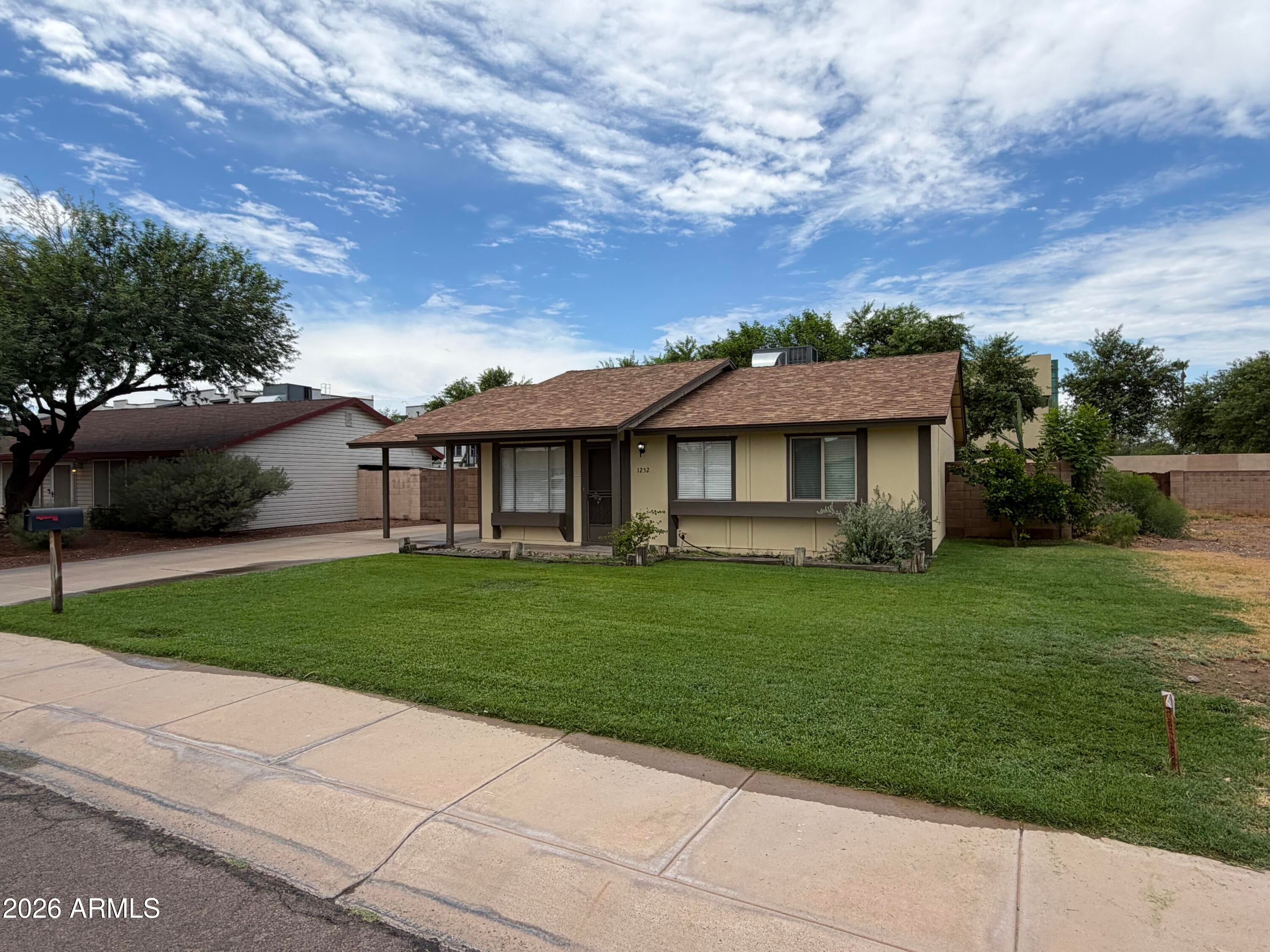 1252 E El Parque Drive
