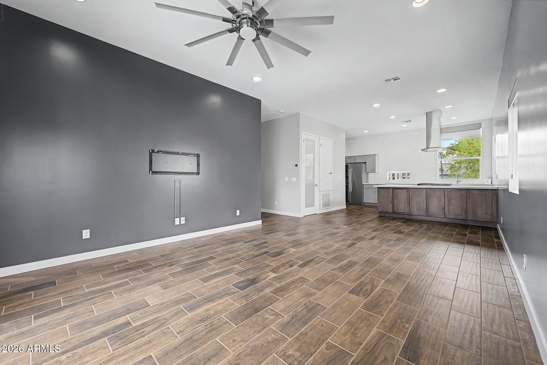 325 E CORONADO Road 20