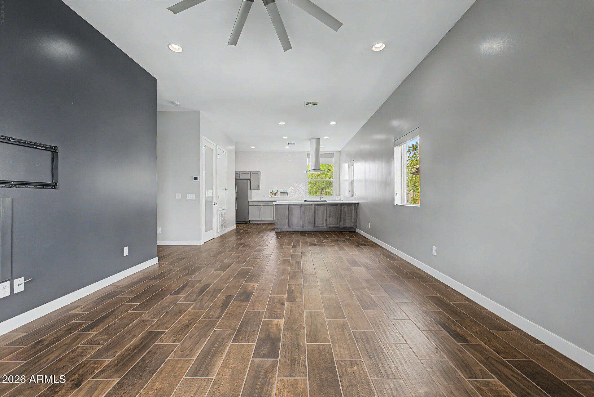 325 E CORONADO Road 20