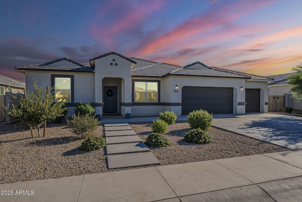 Photo of 1025 W Castle Court, Casa Grande, AZ 85122 (MLS # 6924872)