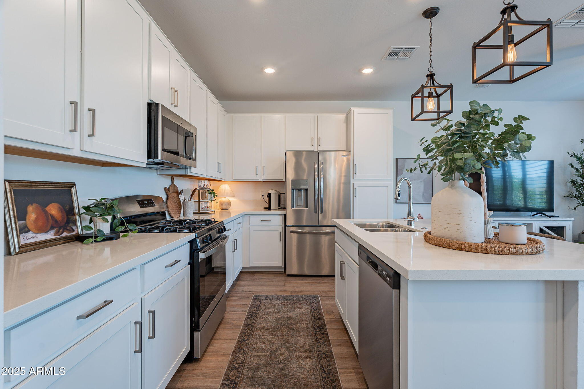 1055 W DIAMONDBACK Drive