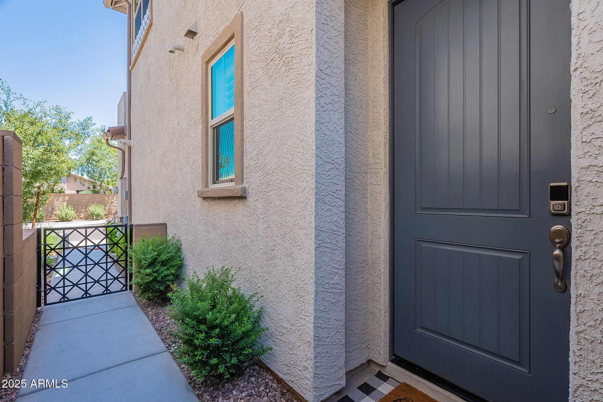 1055 W DIAMONDBACK Drive