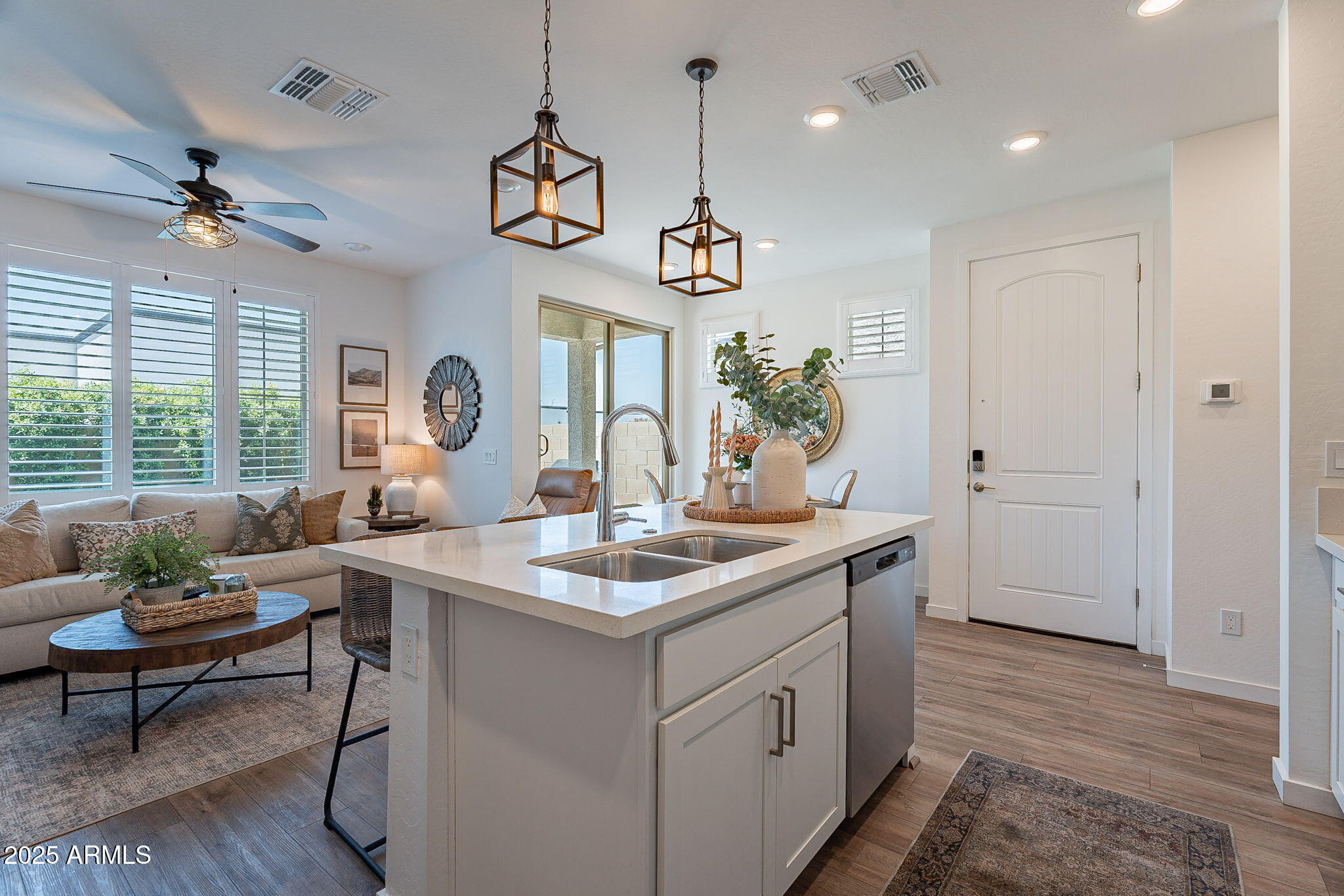 1055 W DIAMONDBACK Drive