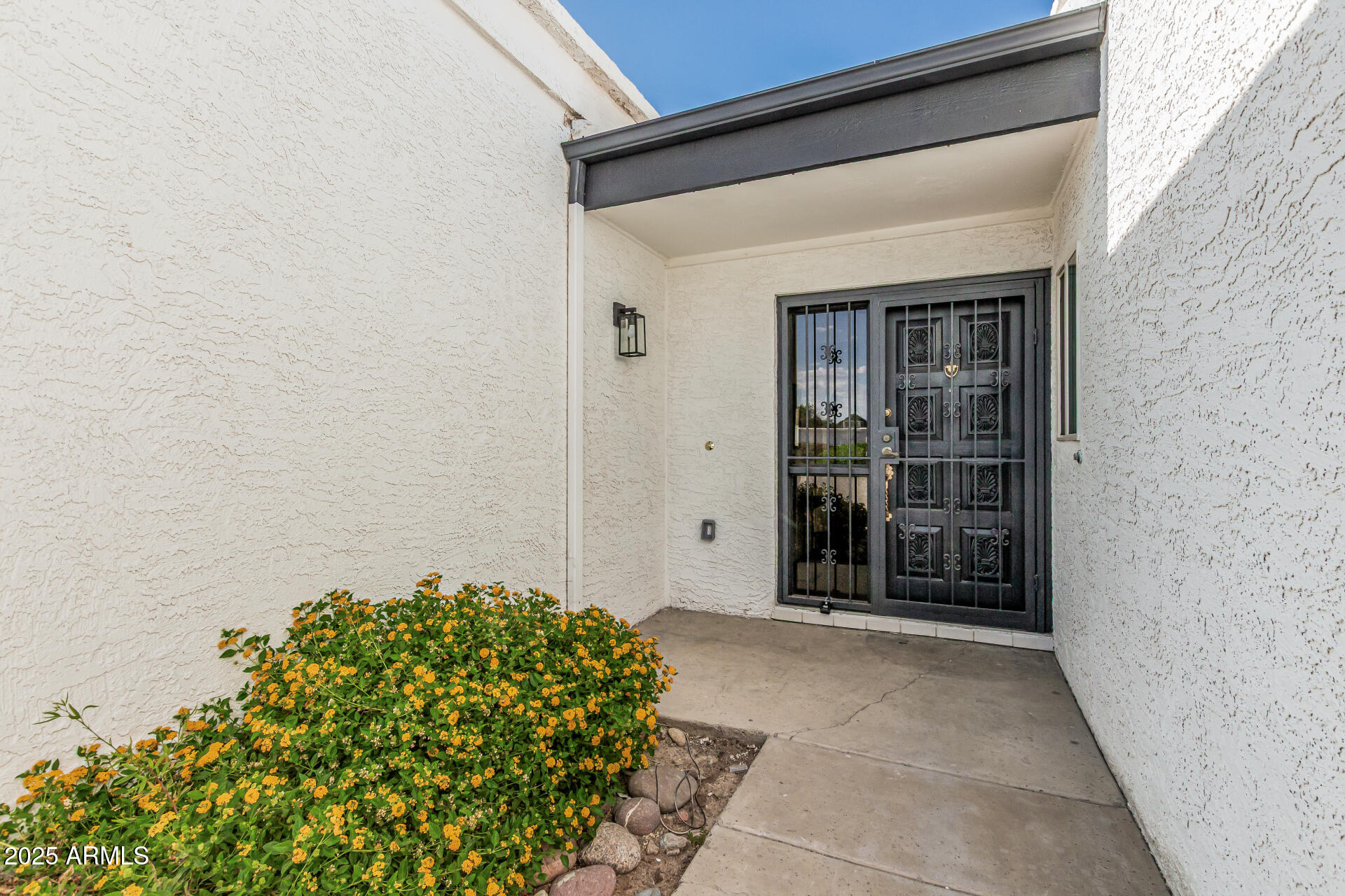 1222 E ACOMA Drive