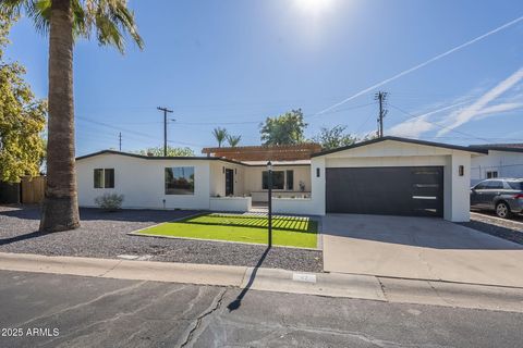 Photo of 47 Spur Circle, Scottsdale, AZ 85251 (MLS # 6941998)