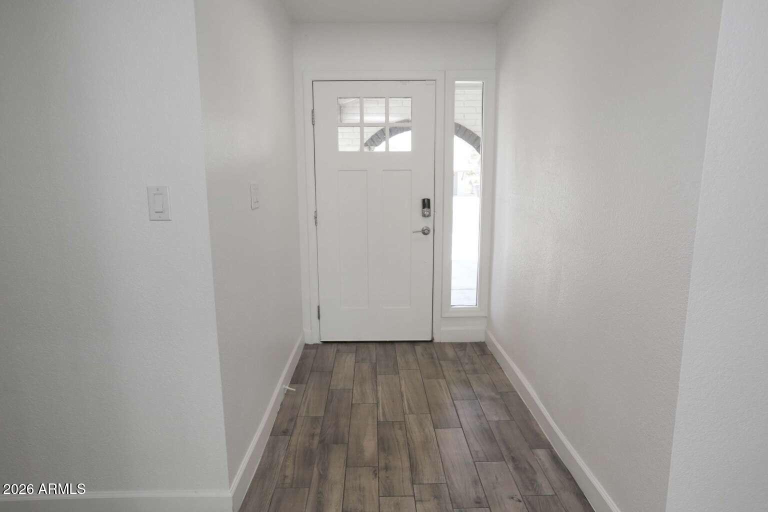 2528 W SWEETWATER Avenue