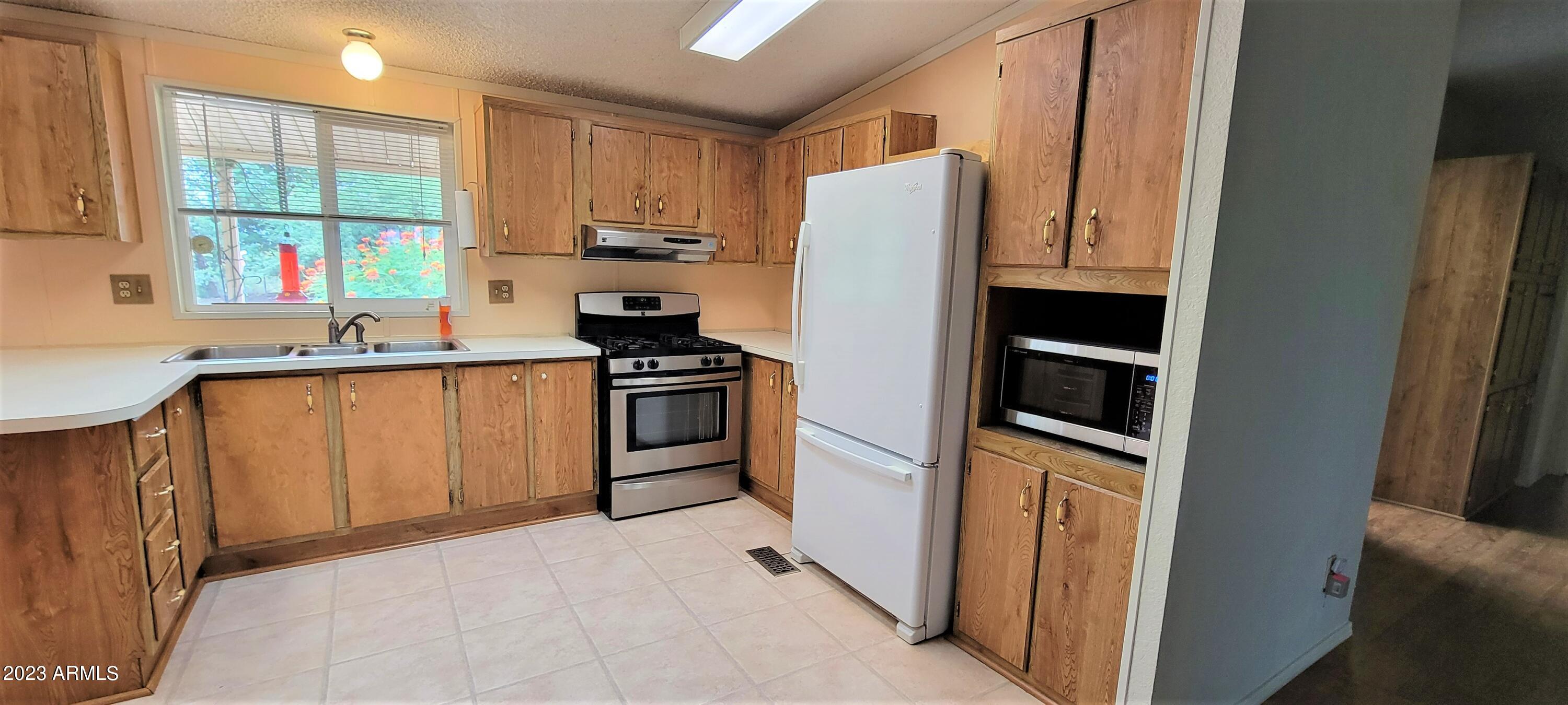 HIGH KNOLL RANCHES - Residential