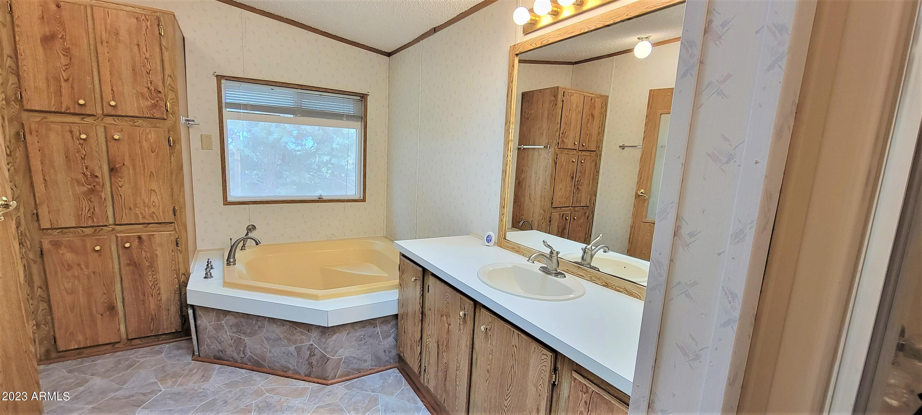 HIGH KNOLL RANCHES - Residential