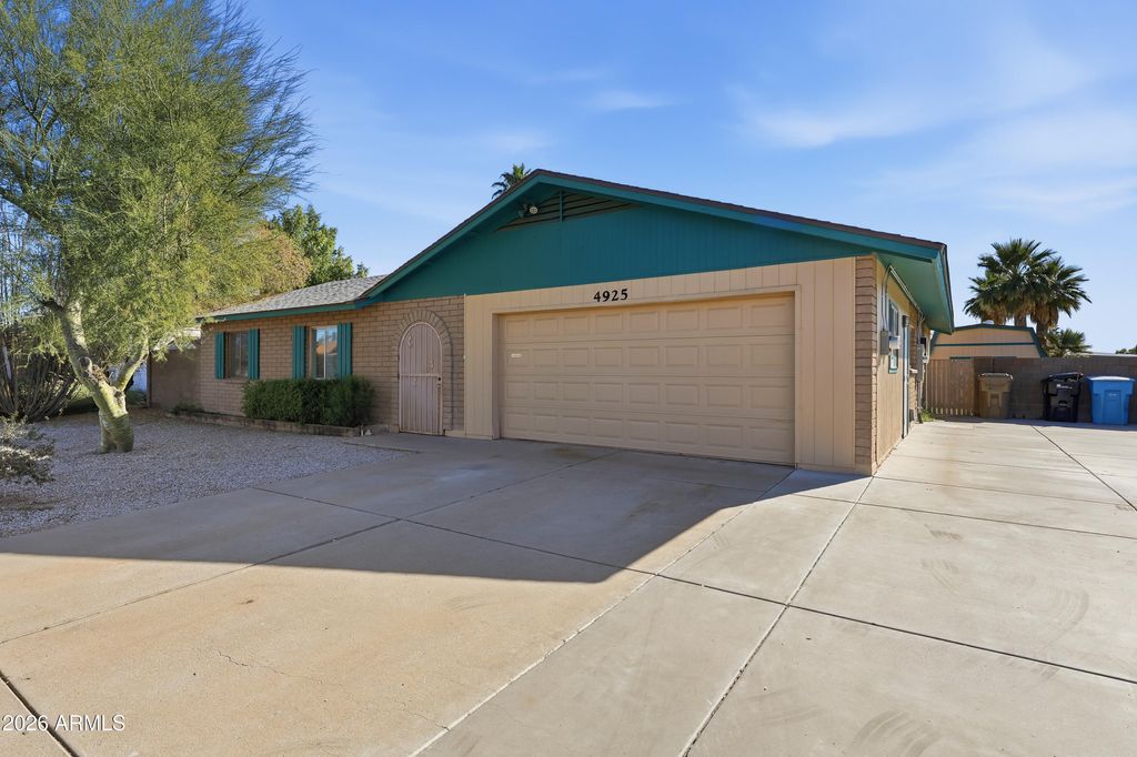 Photo of 4925 W Grandview Road, Glendale, AZ 85306 (MLS # 6972284)