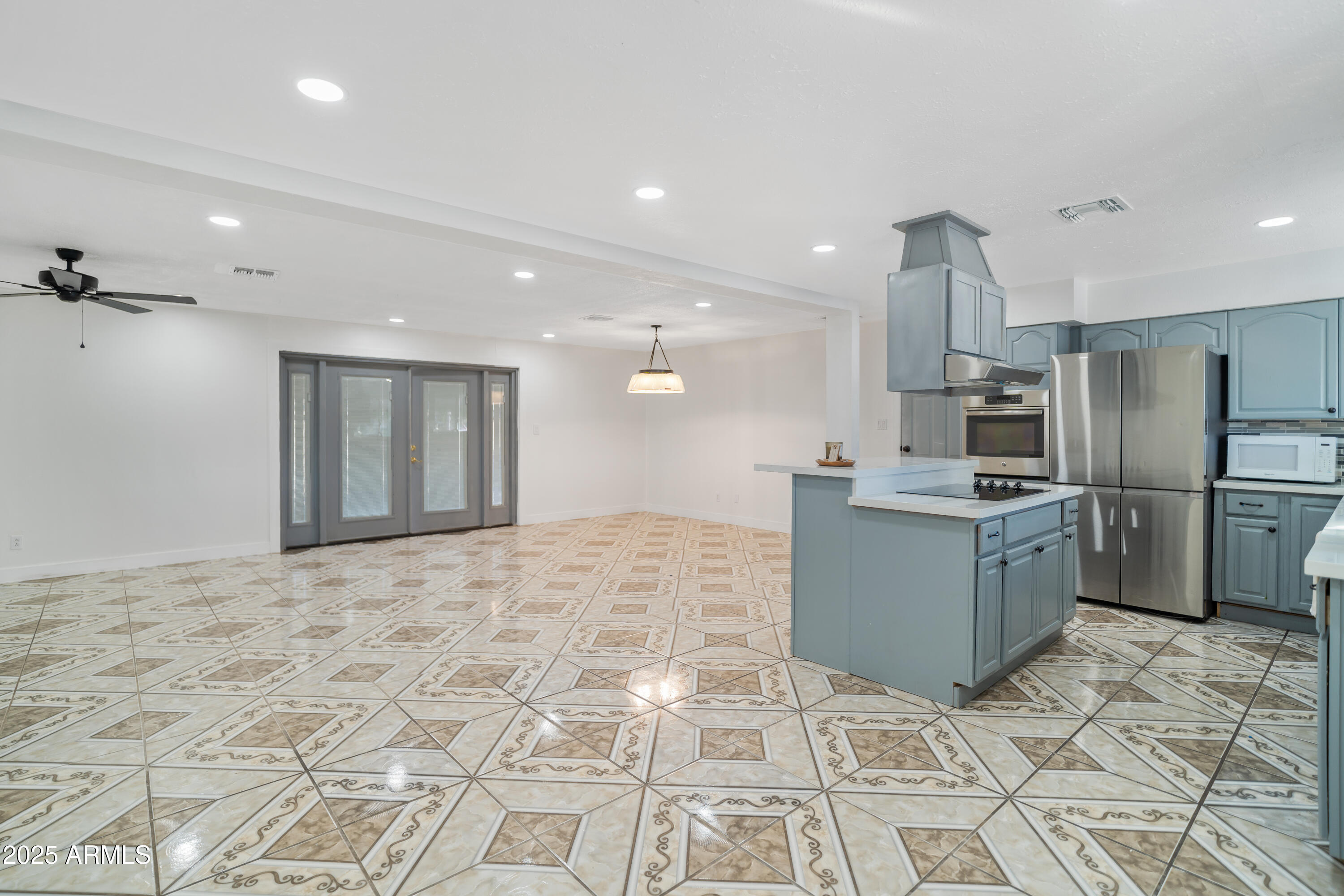 5827 W ROSEWOOD Lane